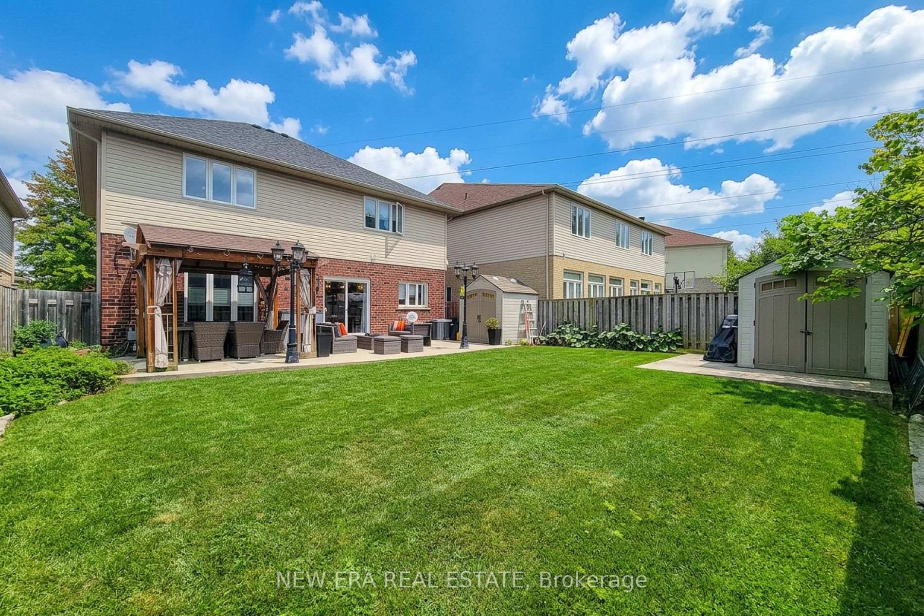 Photo 5 of 214 Cloverleaf Drive, Hamilton, Meadowlands — HOMEH