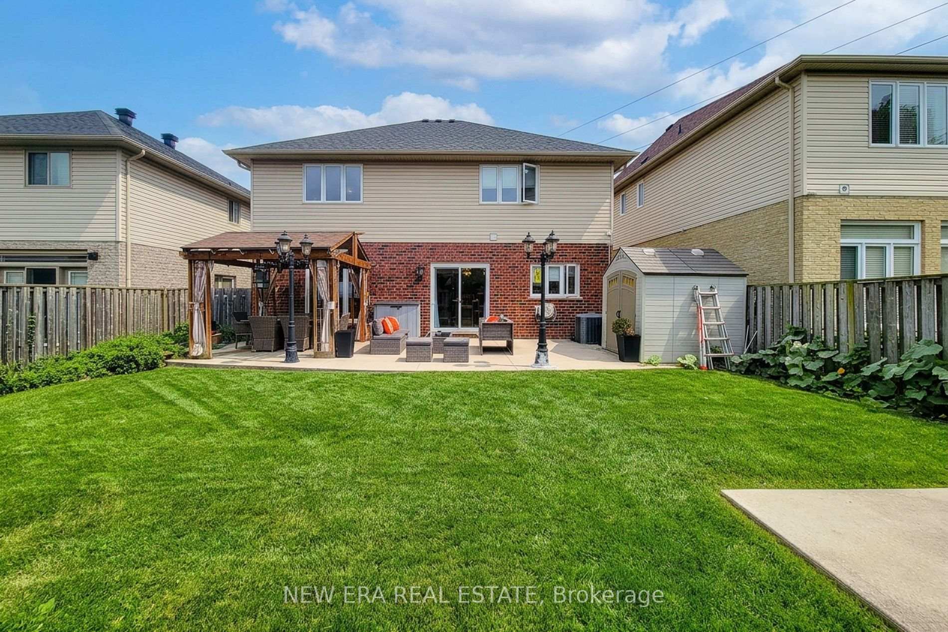 Photo 6 of 214 Cloverleaf Drive, Hamilton, Meadowlands — HOMEH
