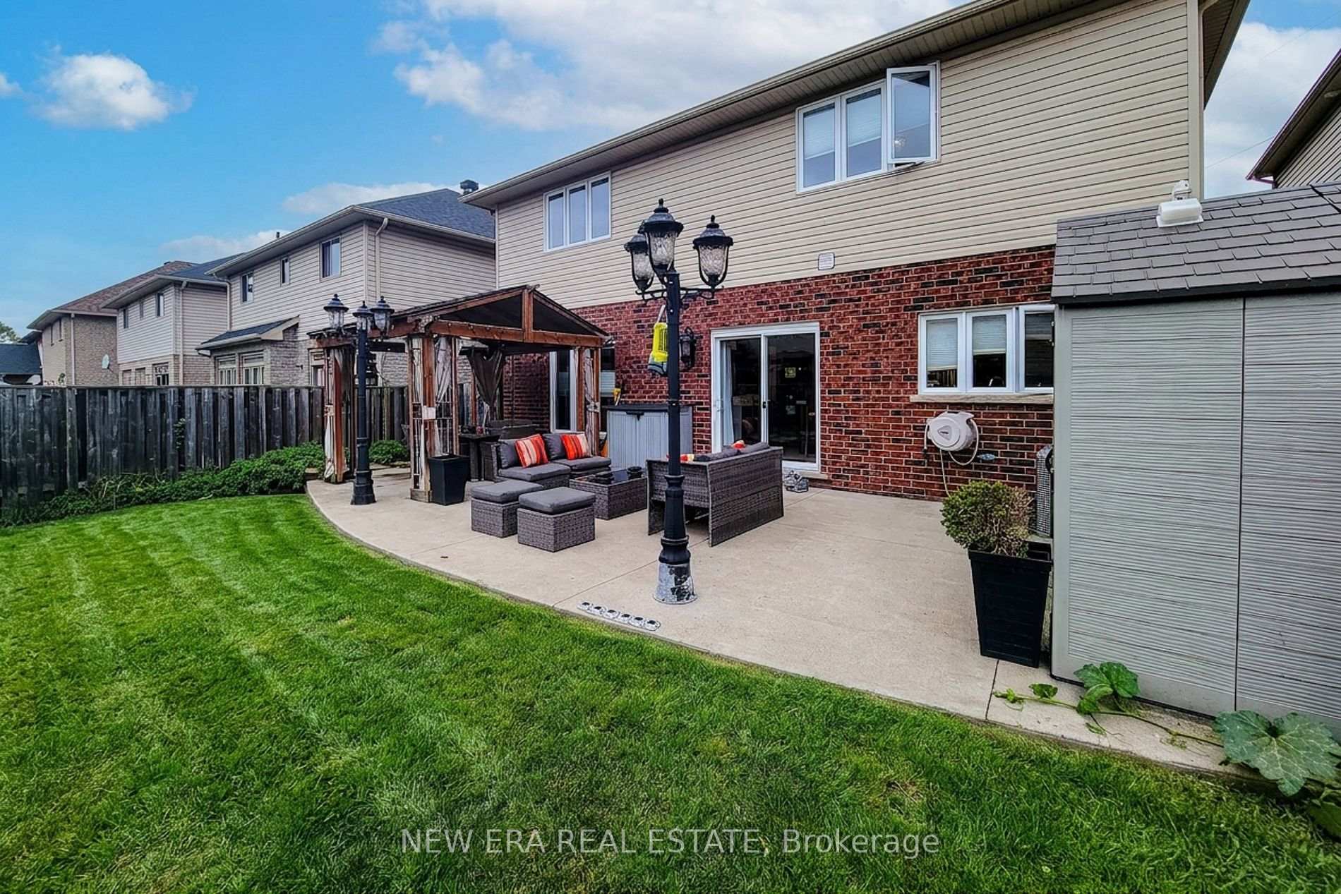 Photo 7 of 214 Cloverleaf Drive, Hamilton, Meadowlands — HOMEH