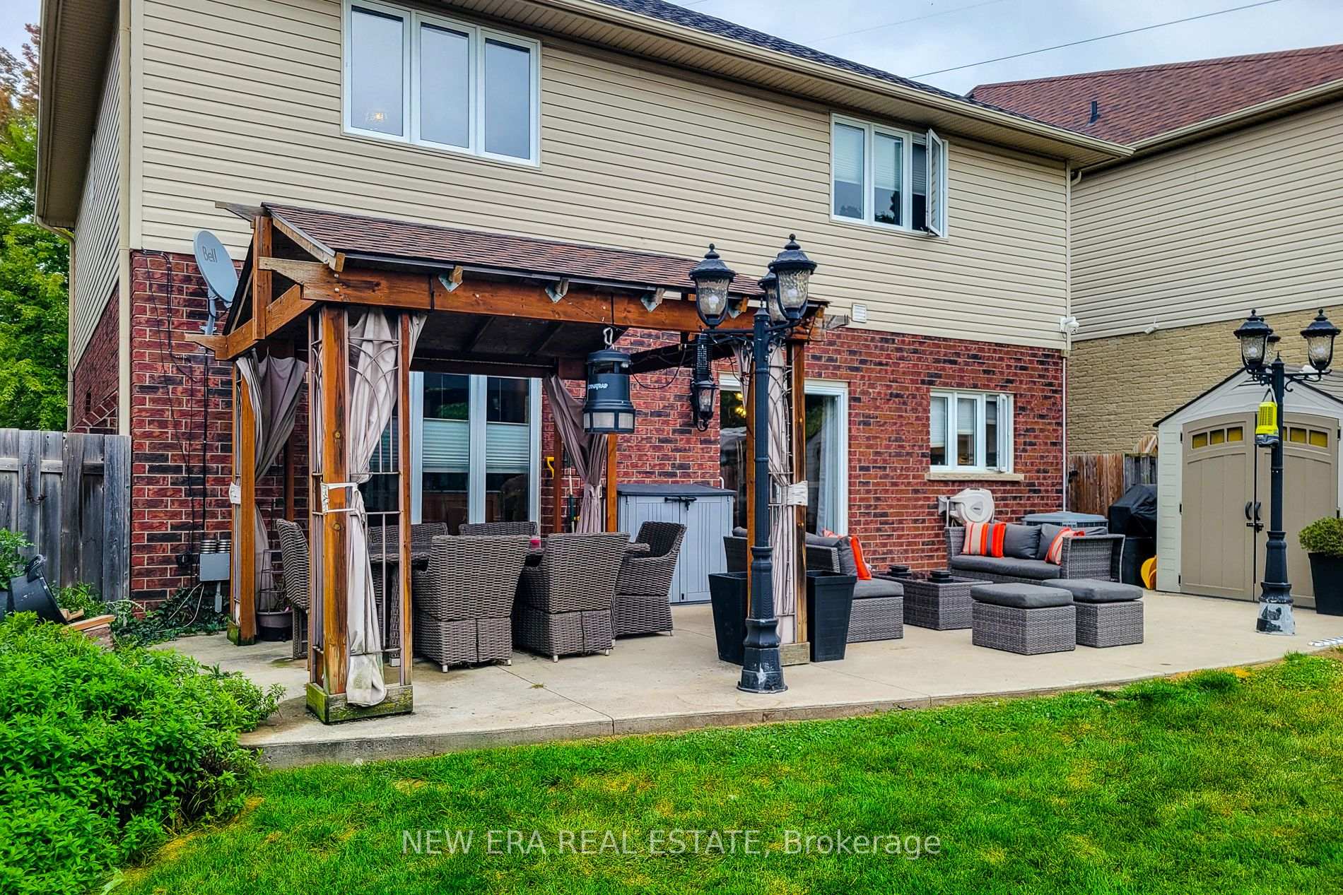 Photo 8 of 214 Cloverleaf Drive, Hamilton, Meadowlands — HOMEH