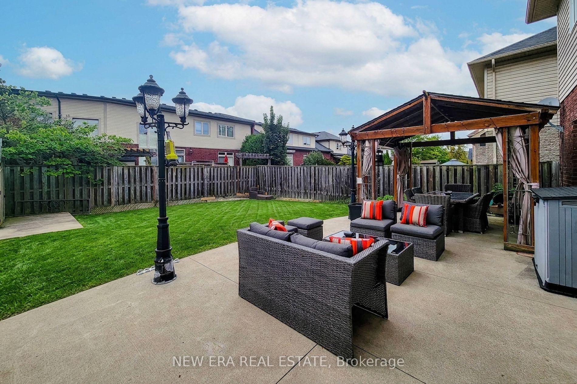 Photo 9 of 214 Cloverleaf Drive, Hamilton, Meadowlands — HOMEH