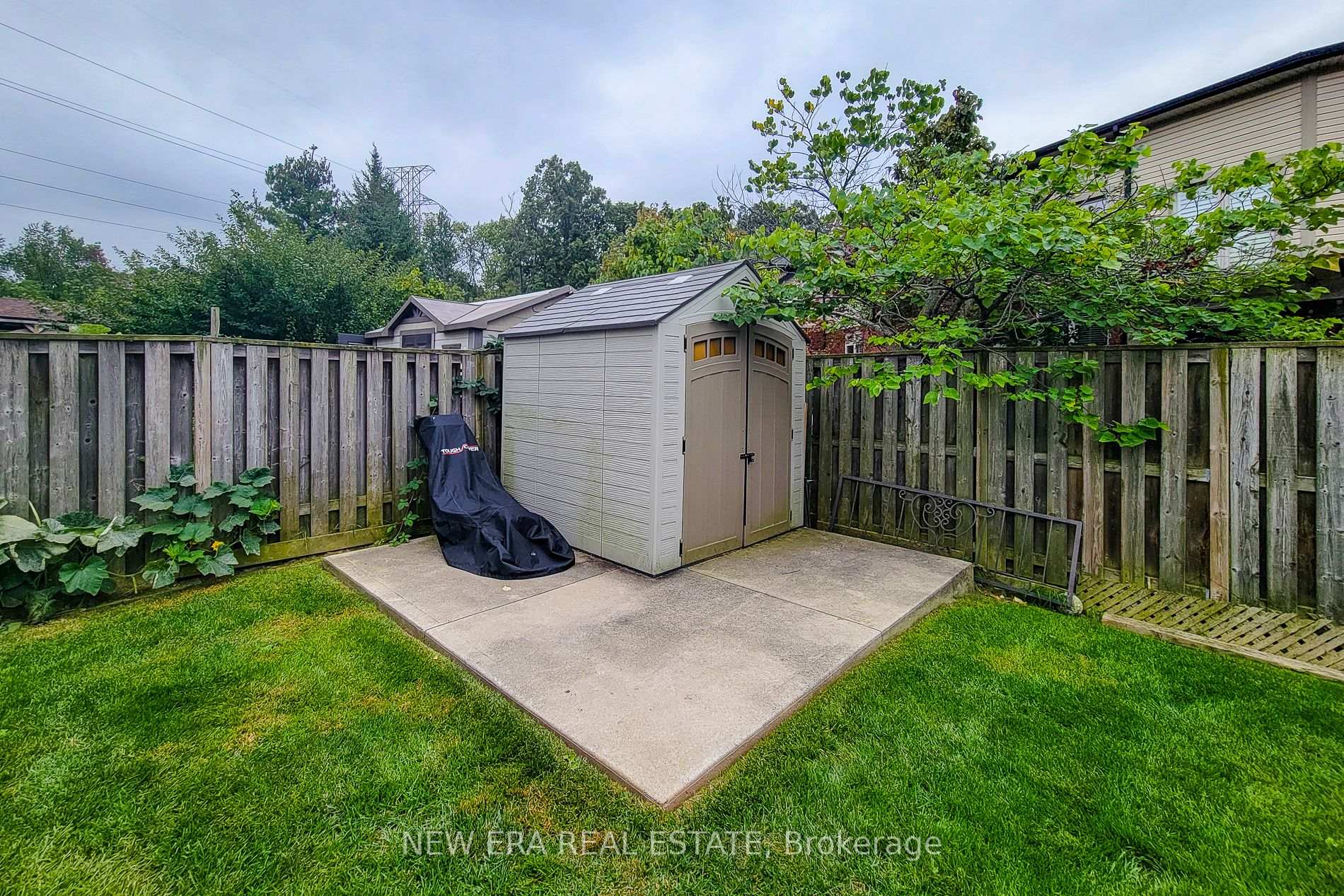Photo 10 of 214 Cloverleaf Drive, Hamilton, Meadowlands — HOMEH