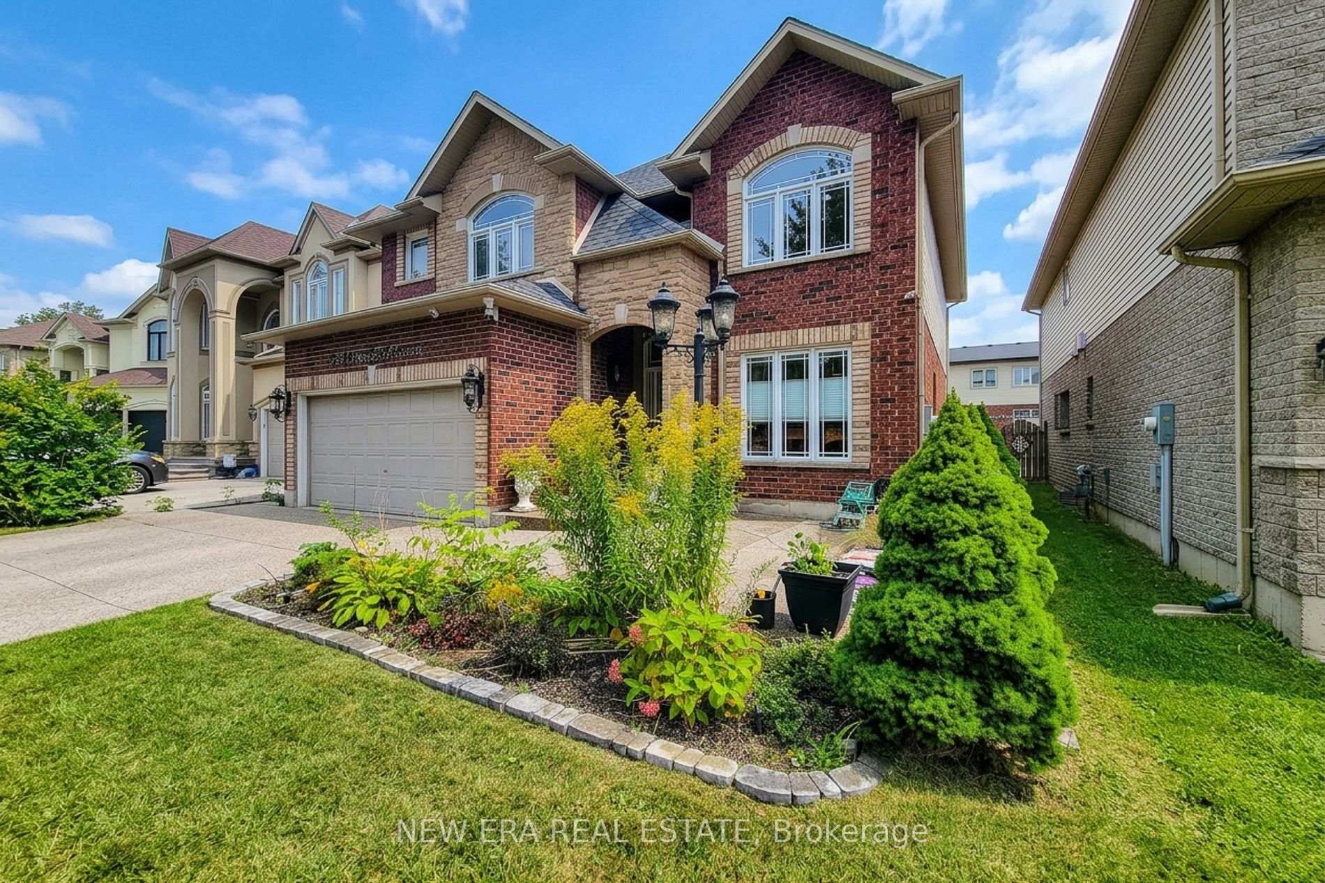 Photo 11 of 214 Cloverleaf Drive, Hamilton, Meadowlands — HOMEH