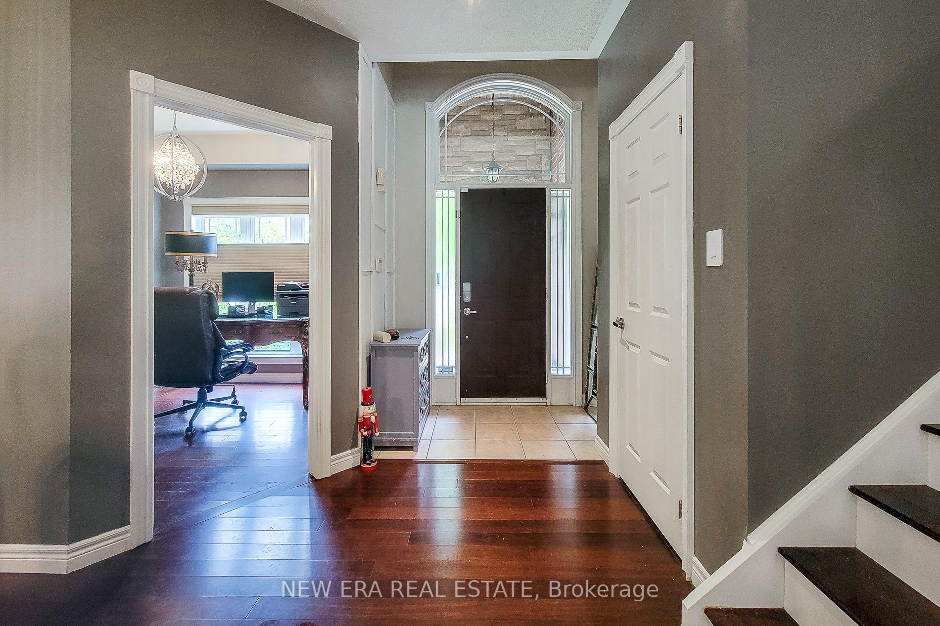 Photo 13 of 214 Cloverleaf Drive, Hamilton, Meadowlands — HOMEH