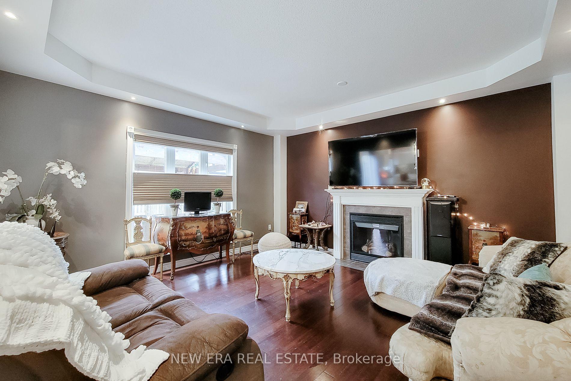 Photo 14 of 214 Cloverleaf Drive, Hamilton, Meadowlands — HOMEH