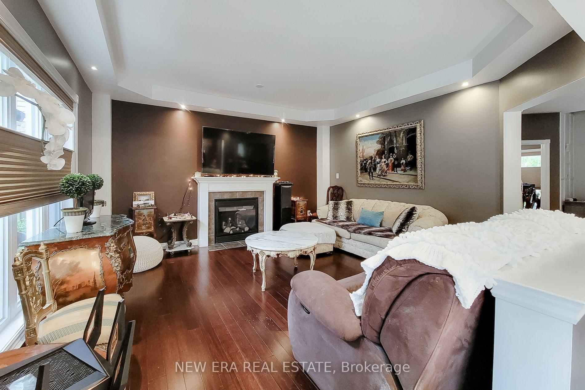 Photo 15 of 214 Cloverleaf Drive, Hamilton, Meadowlands — HOMEH