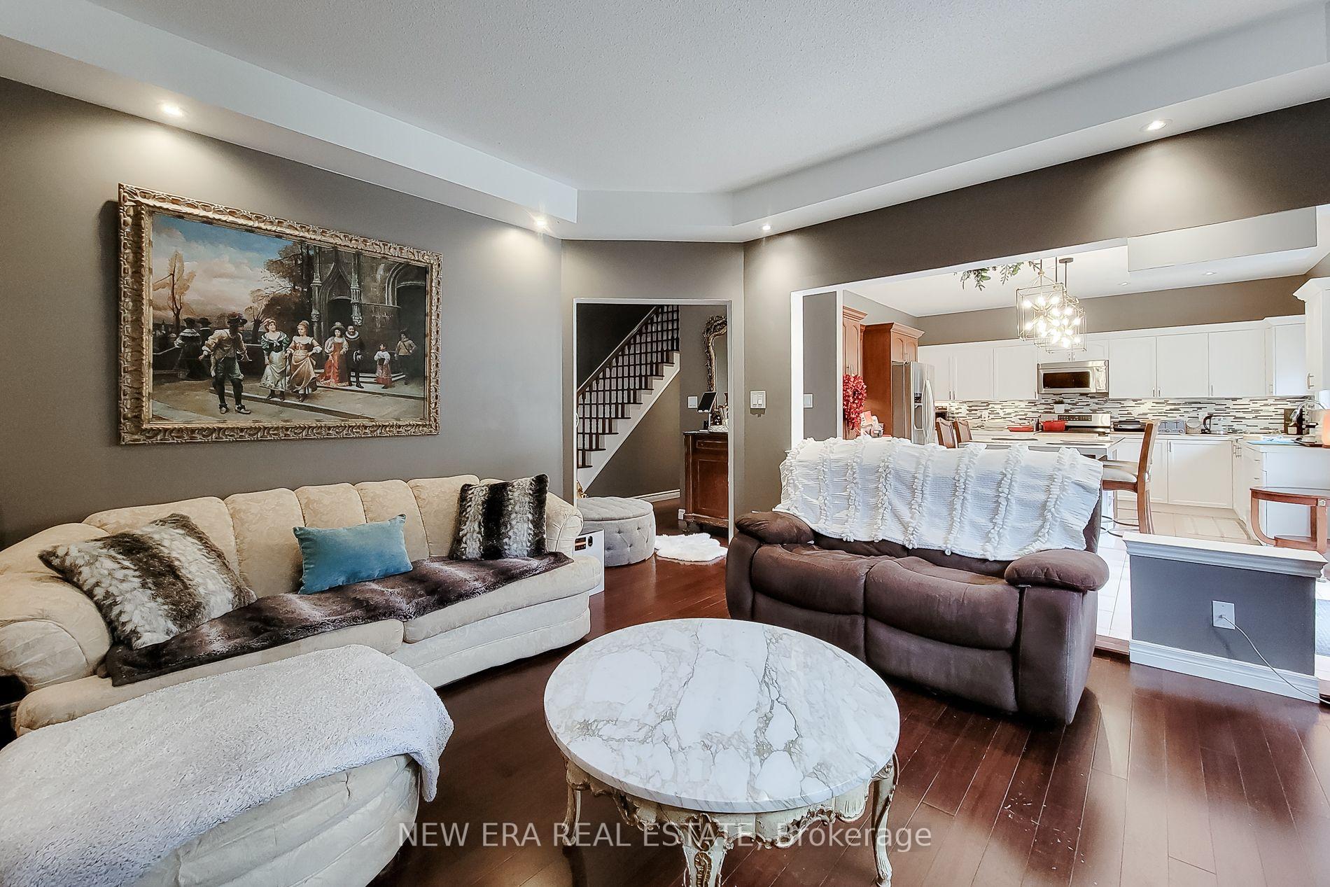 Photo 16 of 214 Cloverleaf Drive, Hamilton, Meadowlands — HOMEH