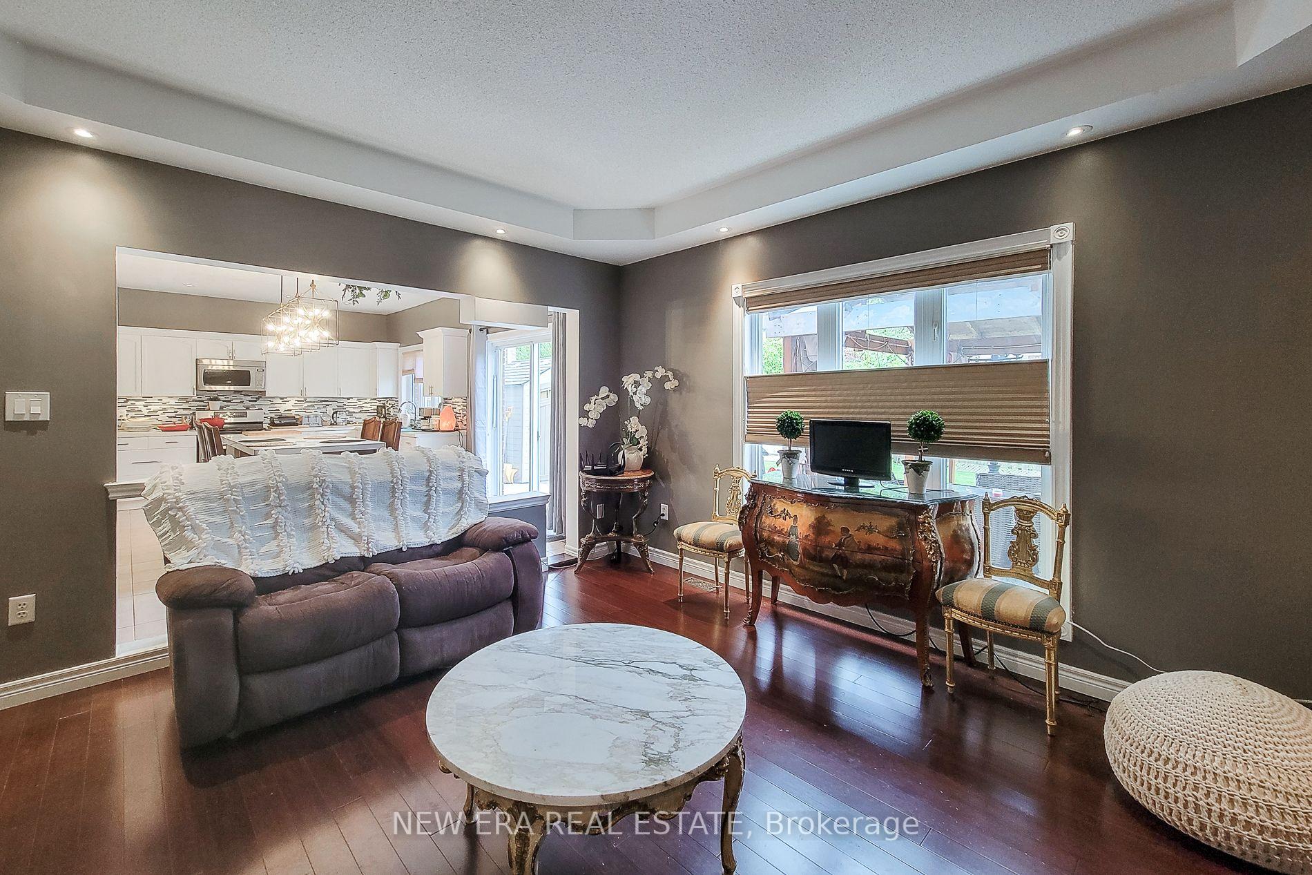 Photo 17 of 214 Cloverleaf Drive, Hamilton, Meadowlands — HOMEH