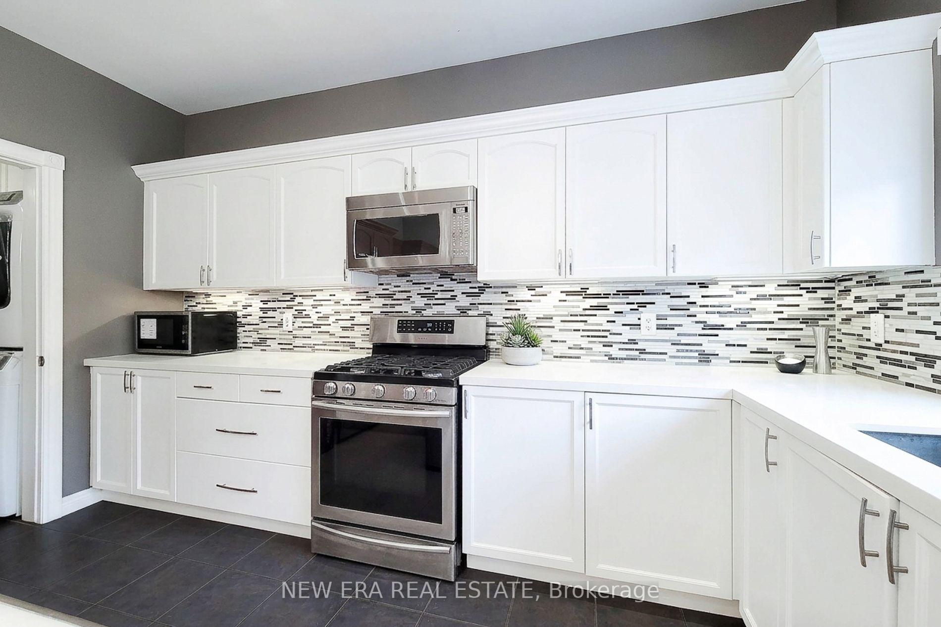 Photo 20 of 214 Cloverleaf Drive, Hamilton, Meadowlands — HOMEH
