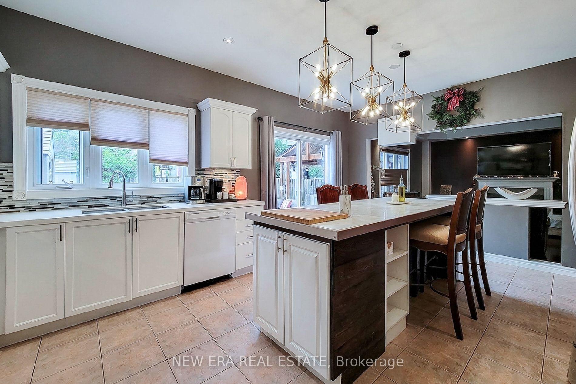 Photo 23 of 214 Cloverleaf Drive, Hamilton, Meadowlands — HOMEH