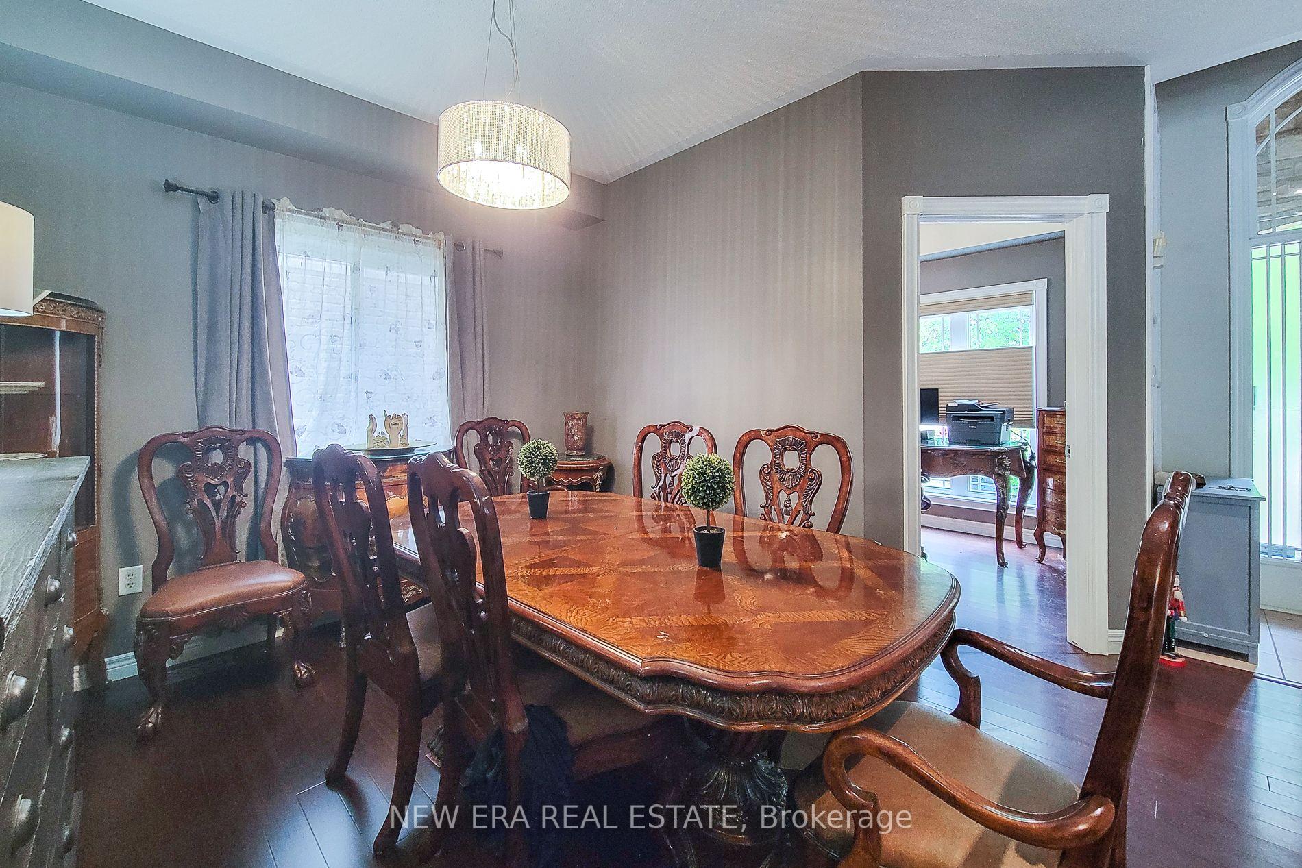 Photo 26 of 214 Cloverleaf Drive, Hamilton, Meadowlands — HOMEH