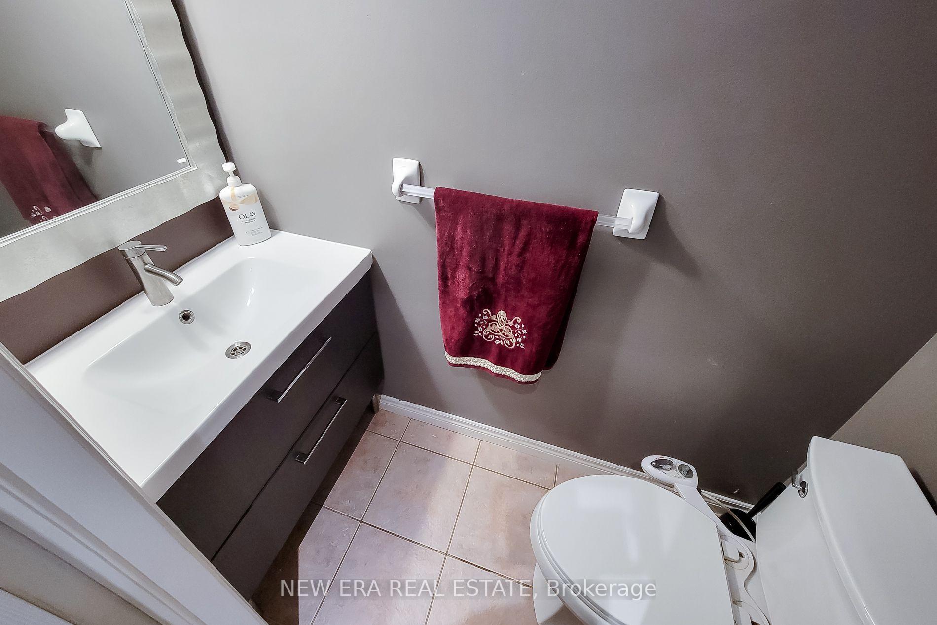 Photo 28 of 214 Cloverleaf Drive, Hamilton, Meadowlands — HOMEH