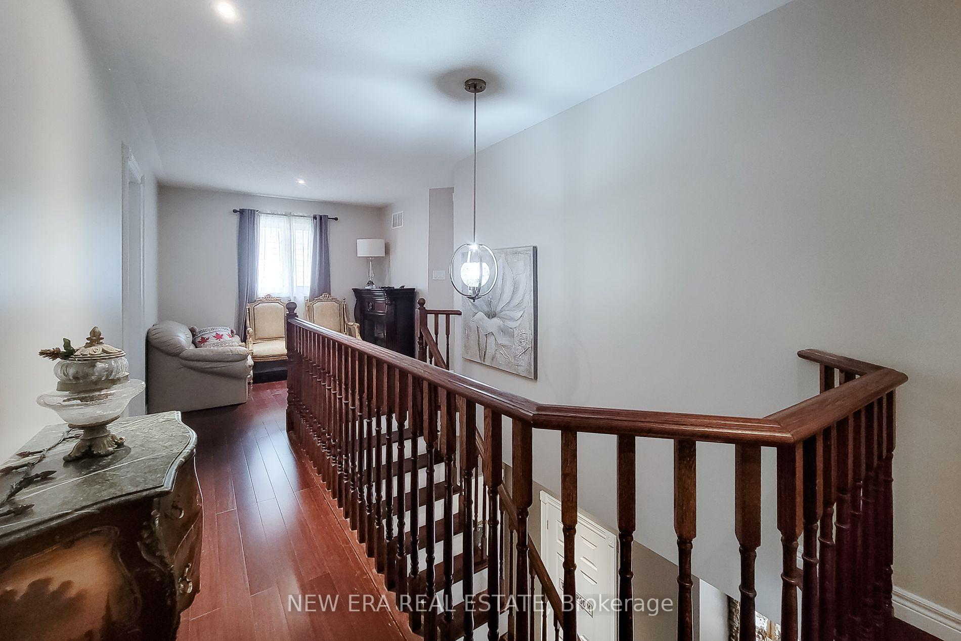 Photo 30 of 214 Cloverleaf Drive, Hamilton, Meadowlands — HOMEH