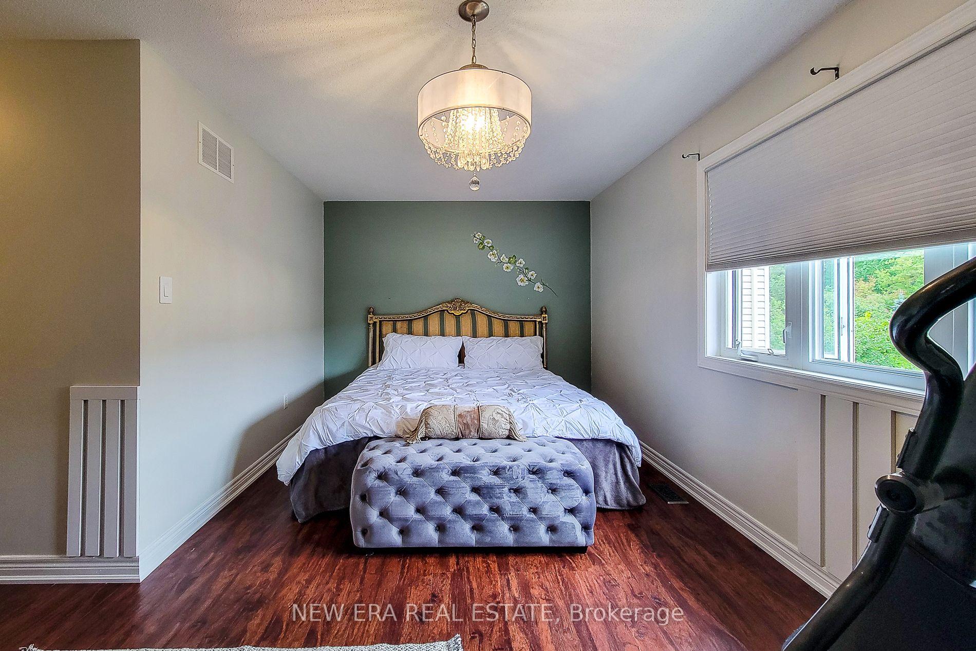 Photo 32 of 214 Cloverleaf Drive, Hamilton, Meadowlands — HOMEH