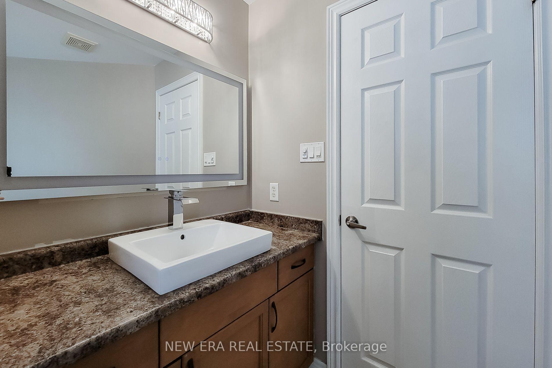 Photo 33 of 214 Cloverleaf Drive, Hamilton, Meadowlands — HOMEH
