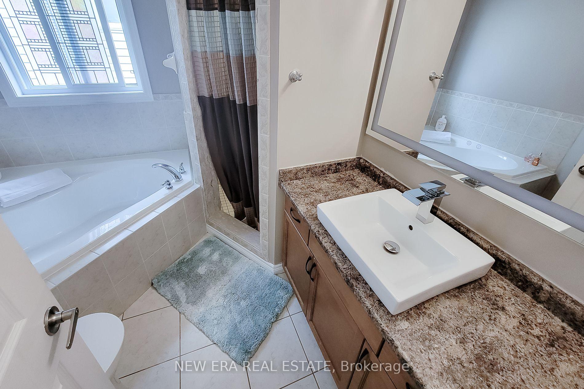 Photo 34 of 214 Cloverleaf Drive, Hamilton, Meadowlands — HOMEH