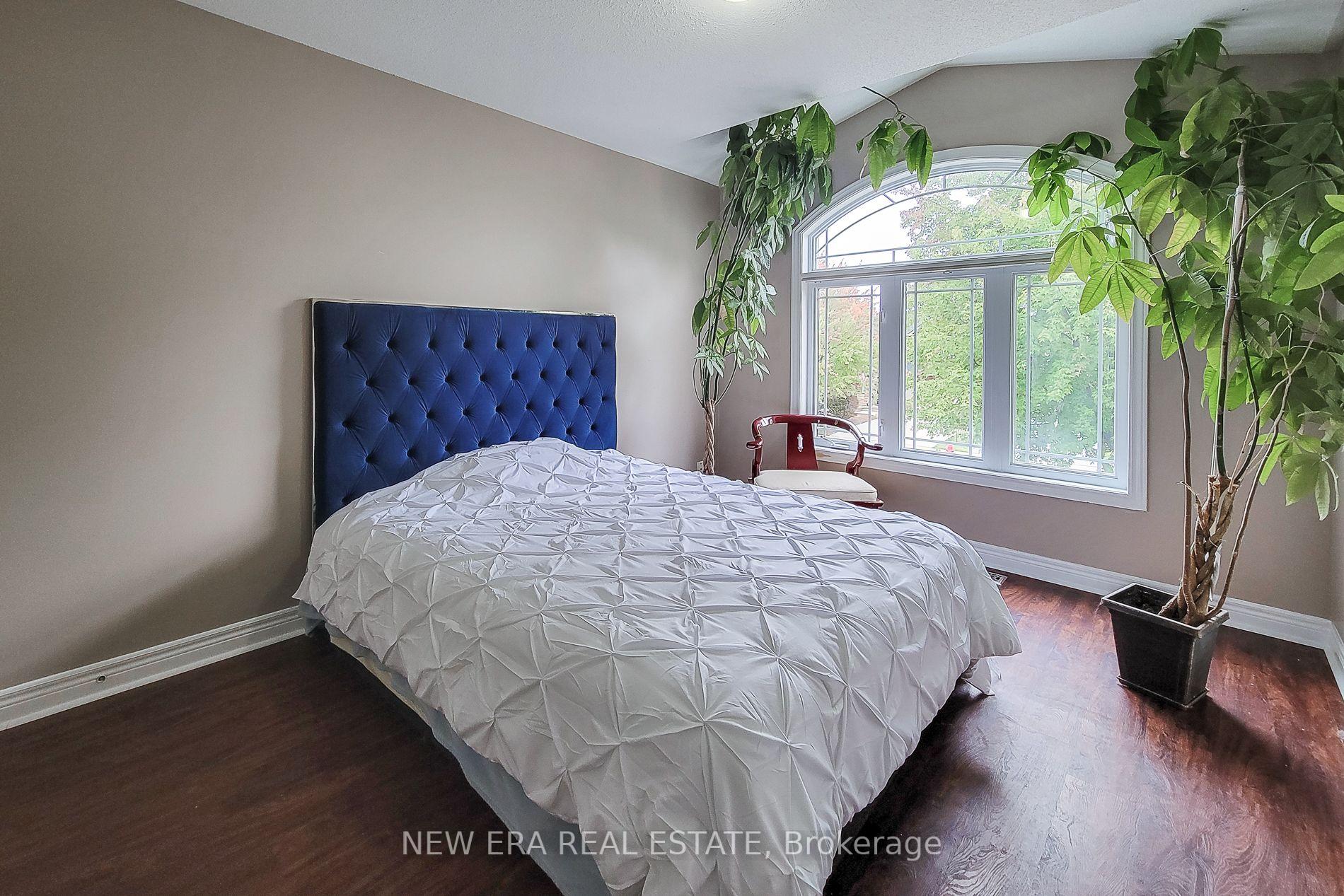 Photo 37 of 214 Cloverleaf Drive, Hamilton, Meadowlands — HOMEH