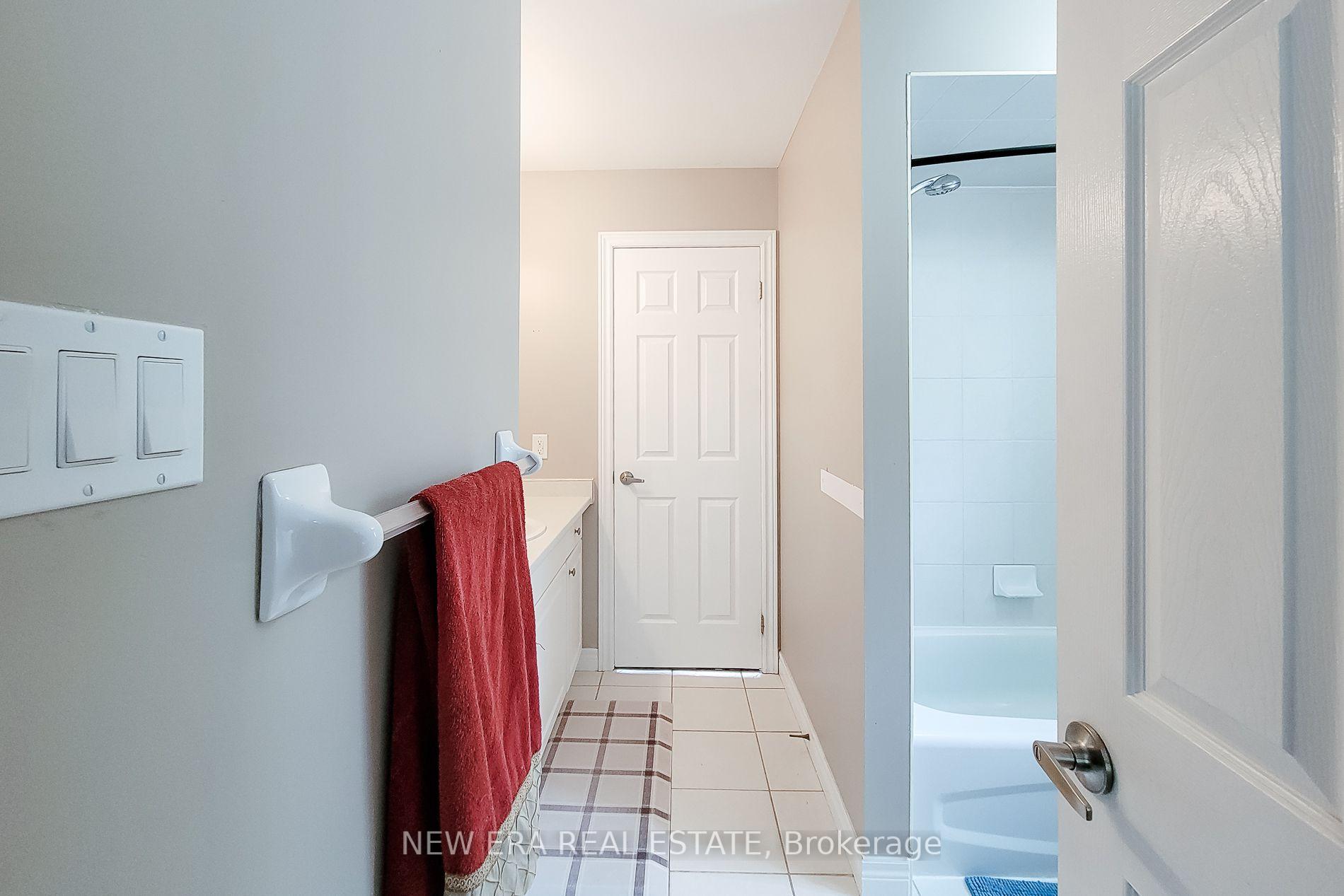 Photo 39 of 214 Cloverleaf Drive, Hamilton, Meadowlands — HOMEH