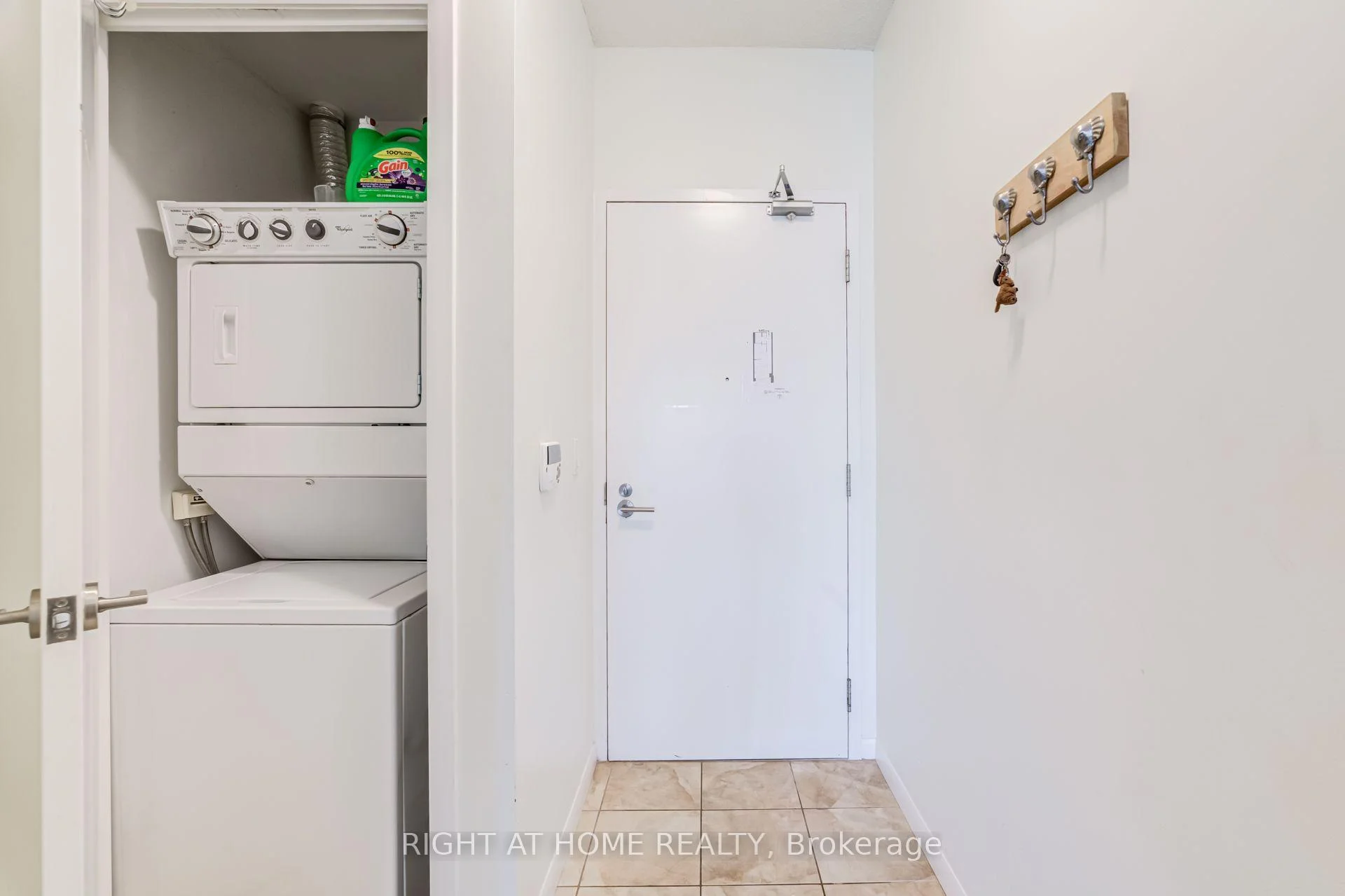 Photo 6 of Unit 771, 209 Fort York Boulevard, Toronto, Niagara — HOMEH