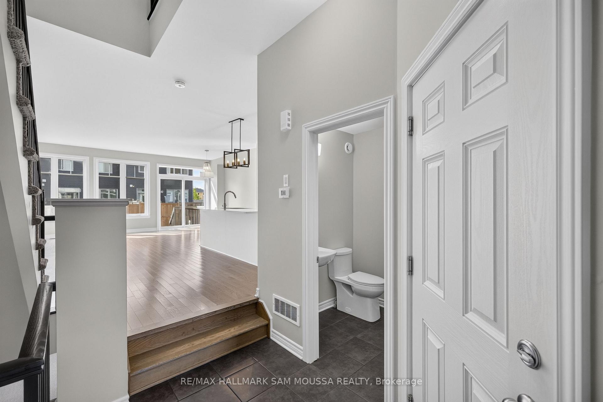 Photo 4 of 136 Lavatera Street, Ottawa, Blossom Park/Kemp Park/Findlay Creek — HOMEH
