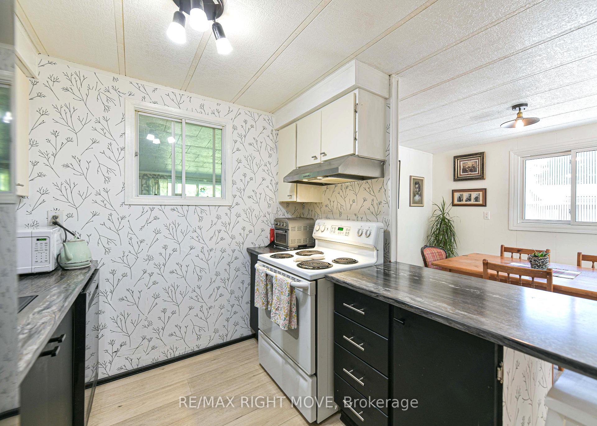 Photo 32 of 14 Muir Drive, Oro-Medonte, Rural Oro-Medonte — HOMEH
