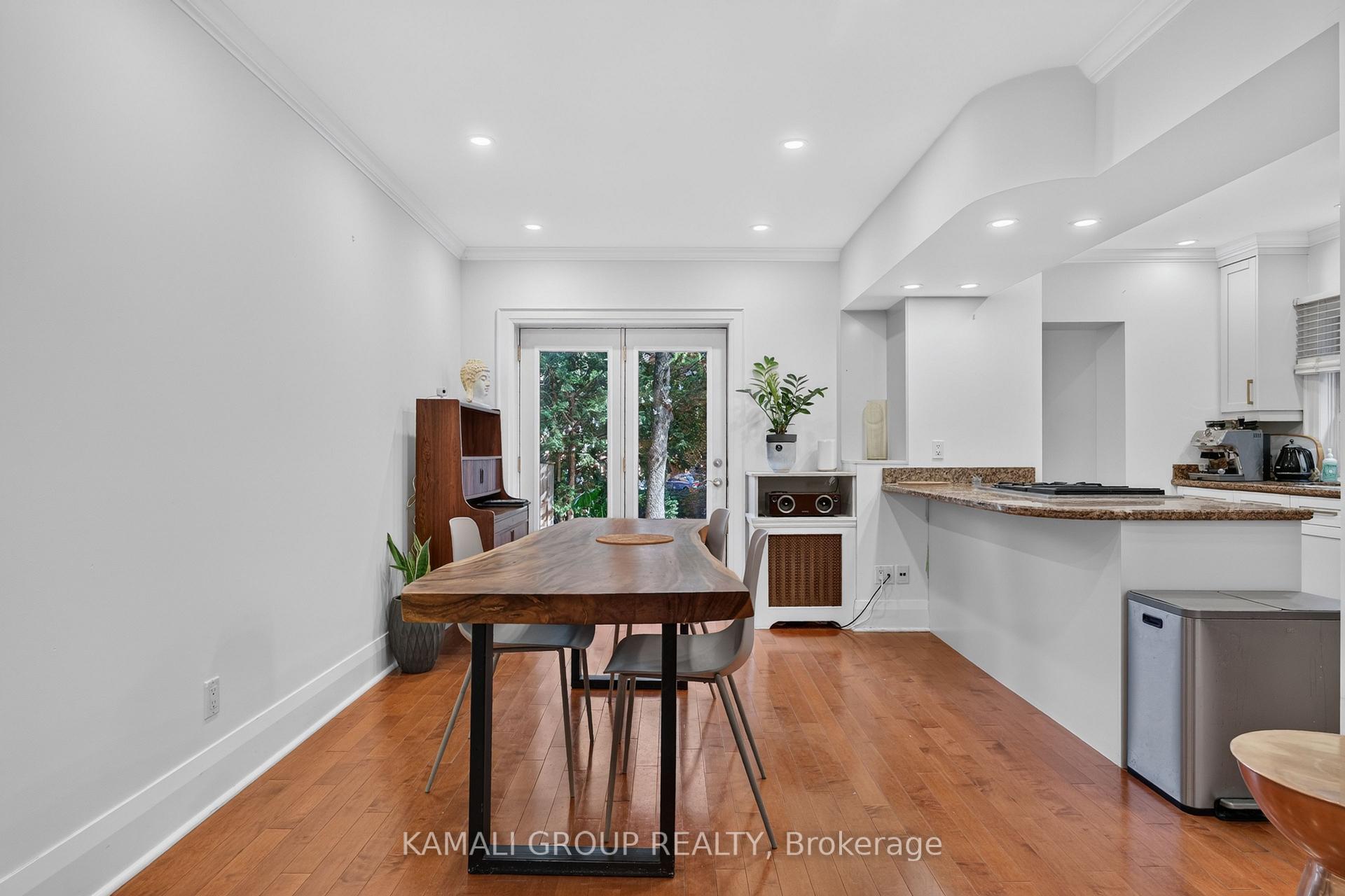 Photo 10 of 19 Belle Ayre Boulevard, Toronto, Mount Pleasant East — HOMEH