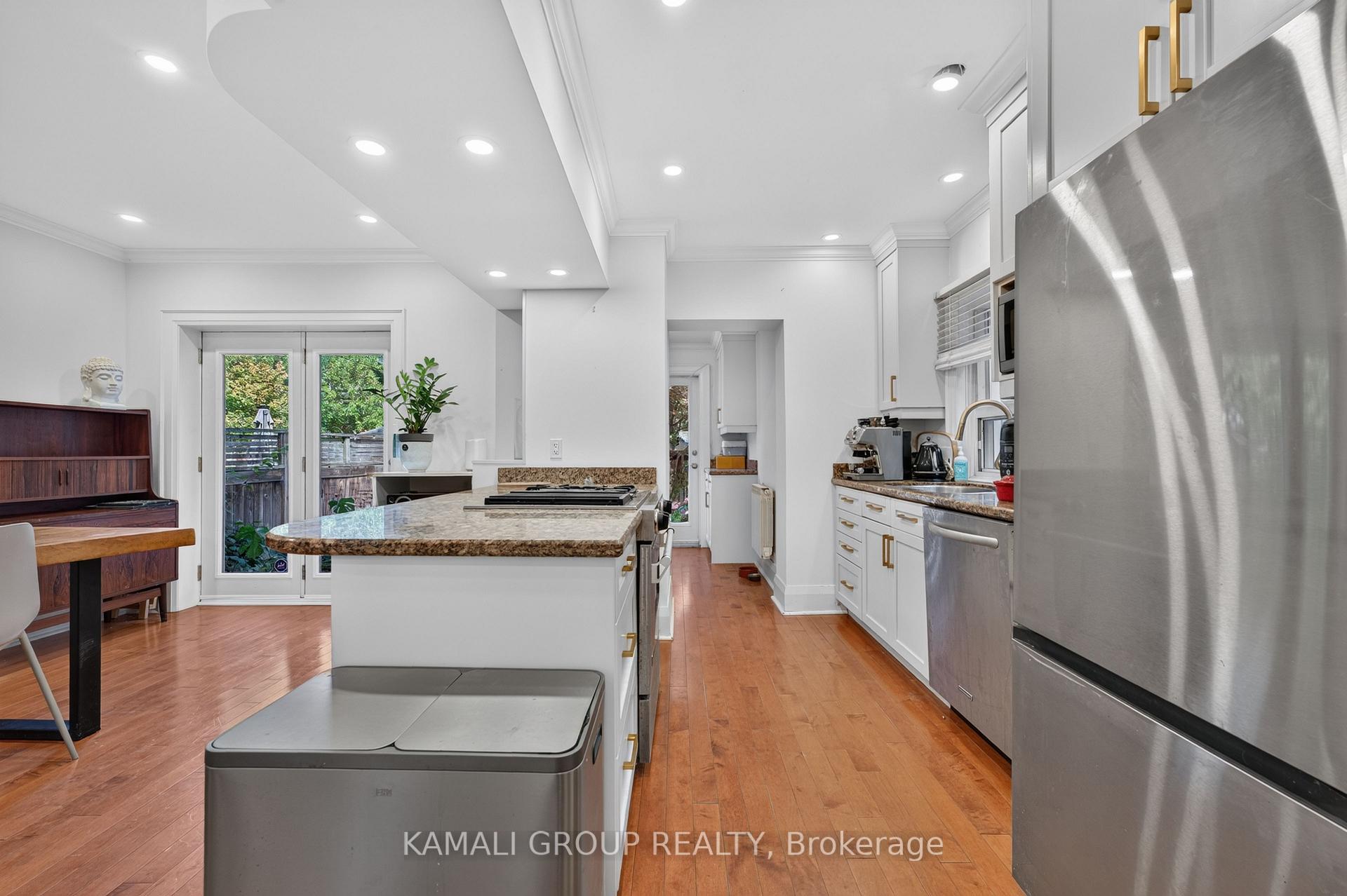 Photo 12 of 19 Belle Ayre Boulevard, Toronto, Mount Pleasant East — HOMEH