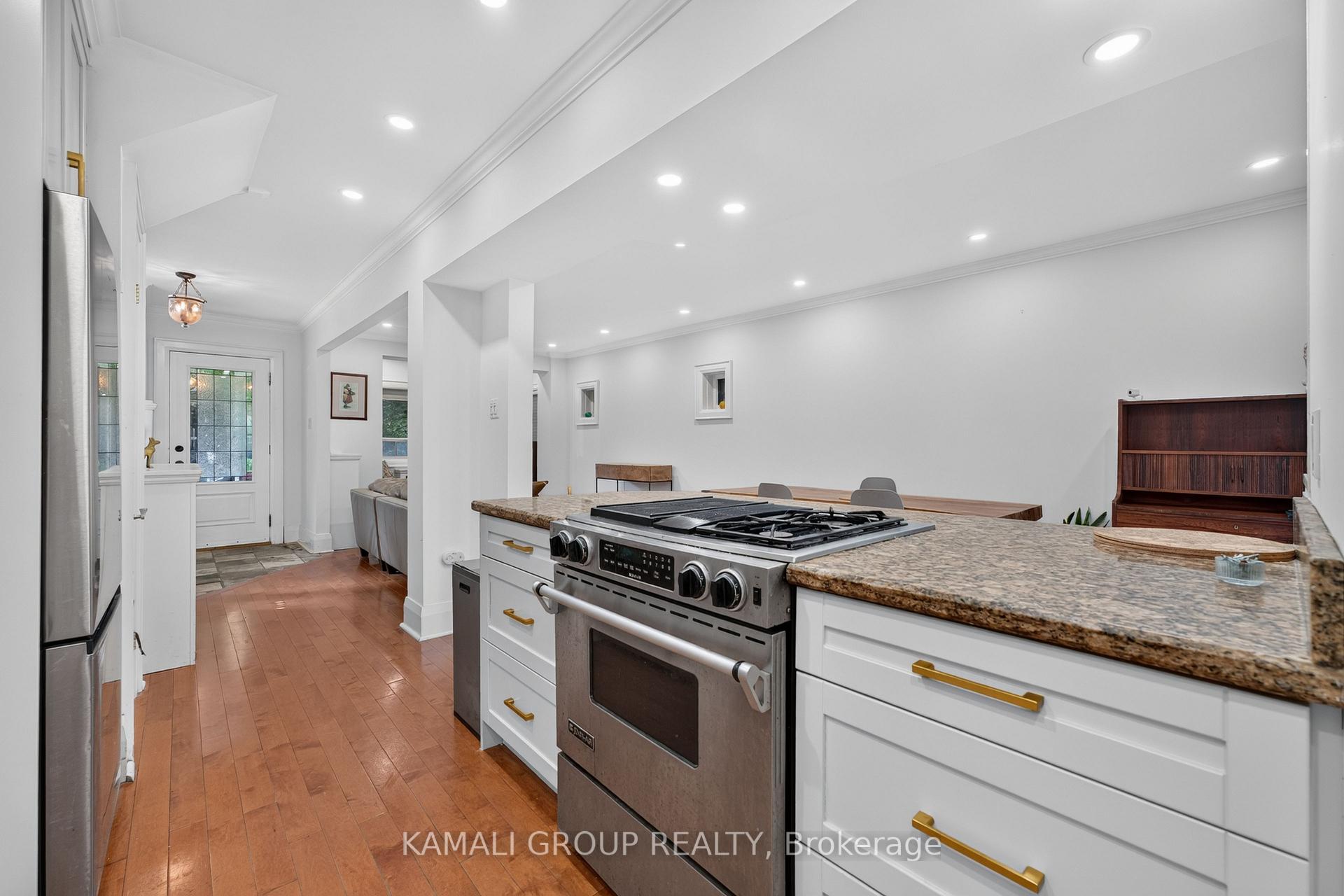 Photo 13 of 19 Belle Ayre Boulevard, Toronto, Mount Pleasant East — HOMEH