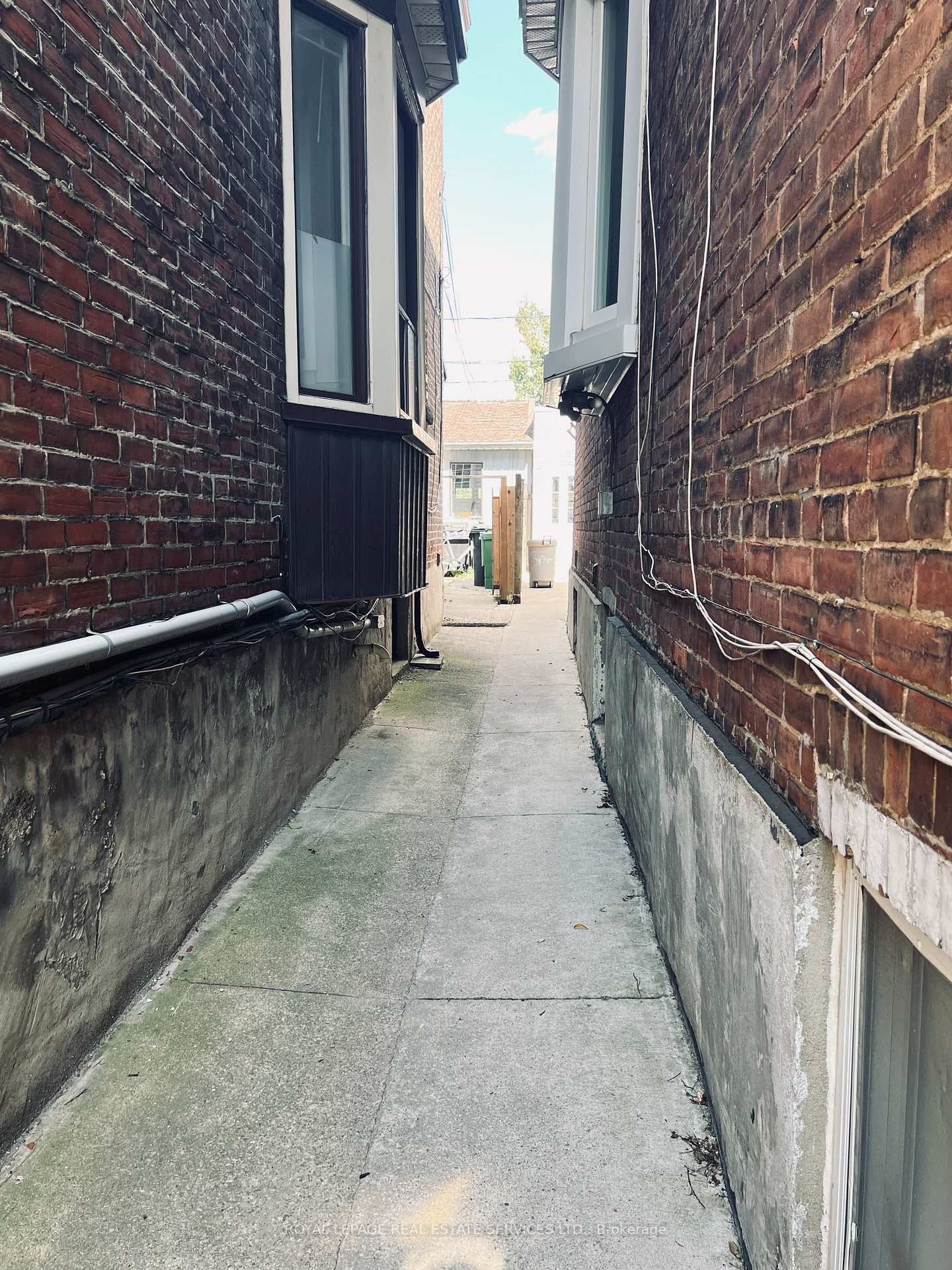 Photo 2 of Unit Lower, 263 Grace Street, Toronto, Palmerston-Little Italy — HOMEH
