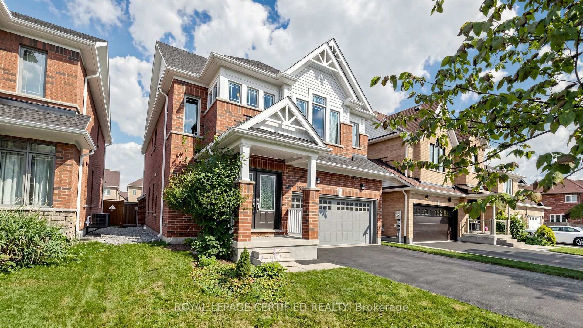 Photo 3 of 153 Romanelli Crescent, Bradford West Gwillimbury, Bradford — HOMEH