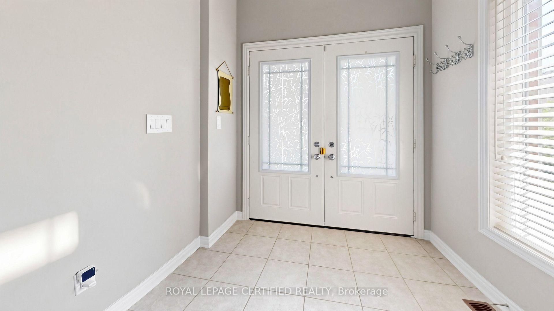 Photo 4 of 153 Romanelli Crescent, Bradford West Gwillimbury, Bradford — HOMEH