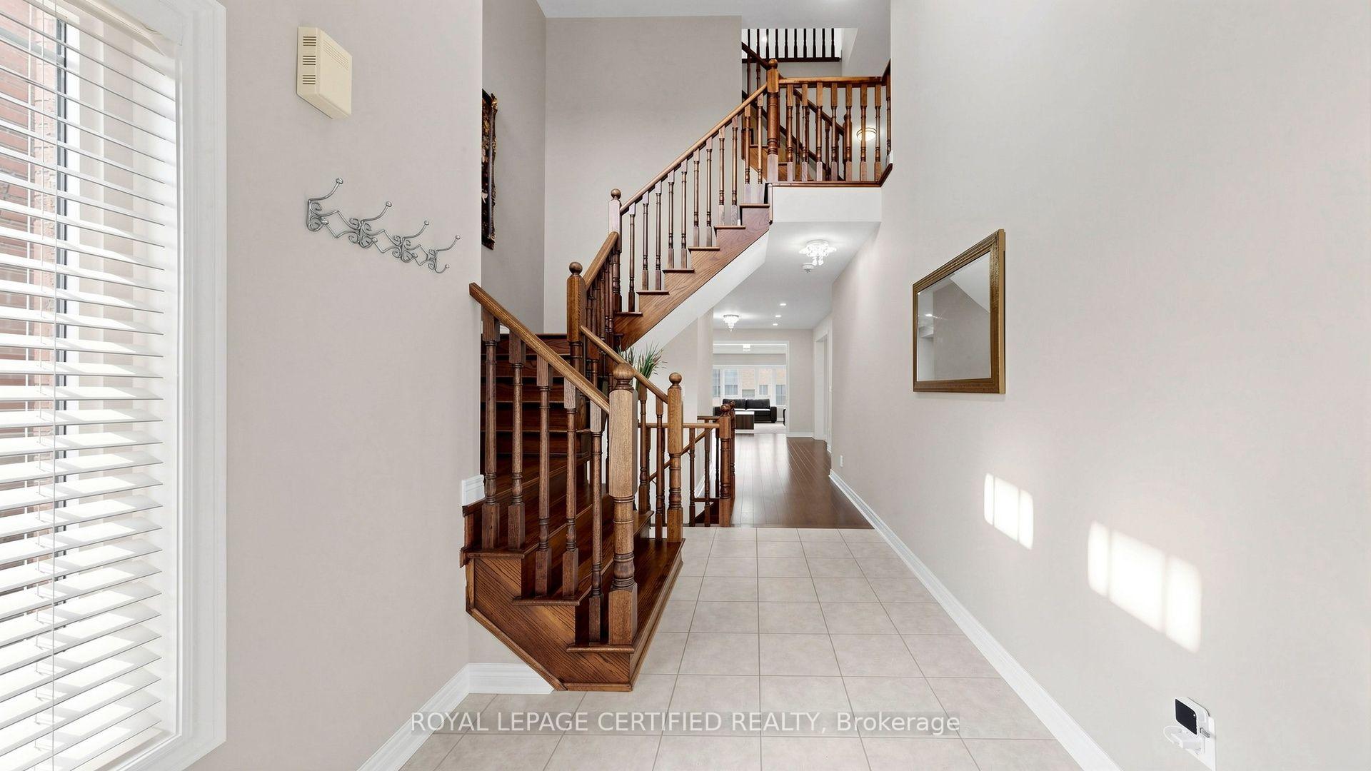 Photo 5 of 153 Romanelli Crescent, Bradford West Gwillimbury, Bradford — HOMEH
