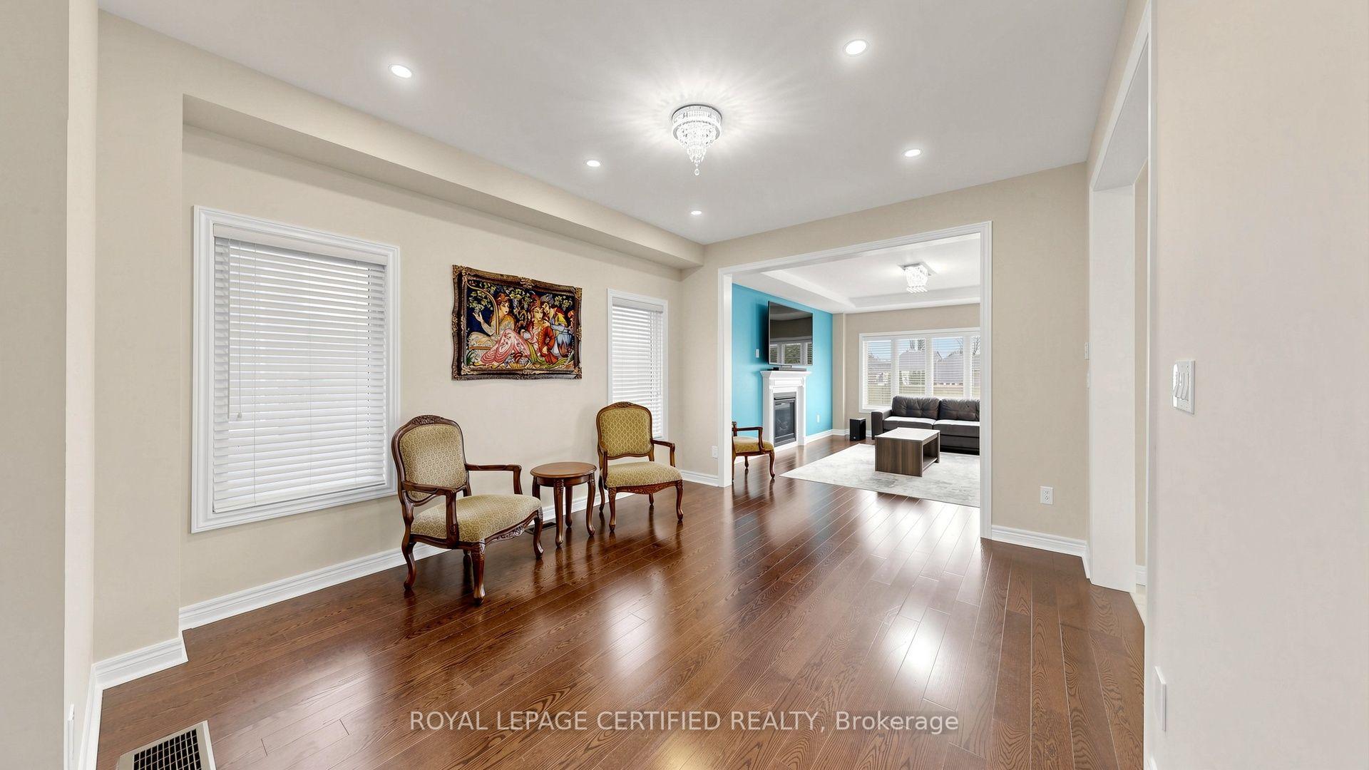 Photo 7 of 153 Romanelli Crescent, Bradford West Gwillimbury, Bradford — HOMEH