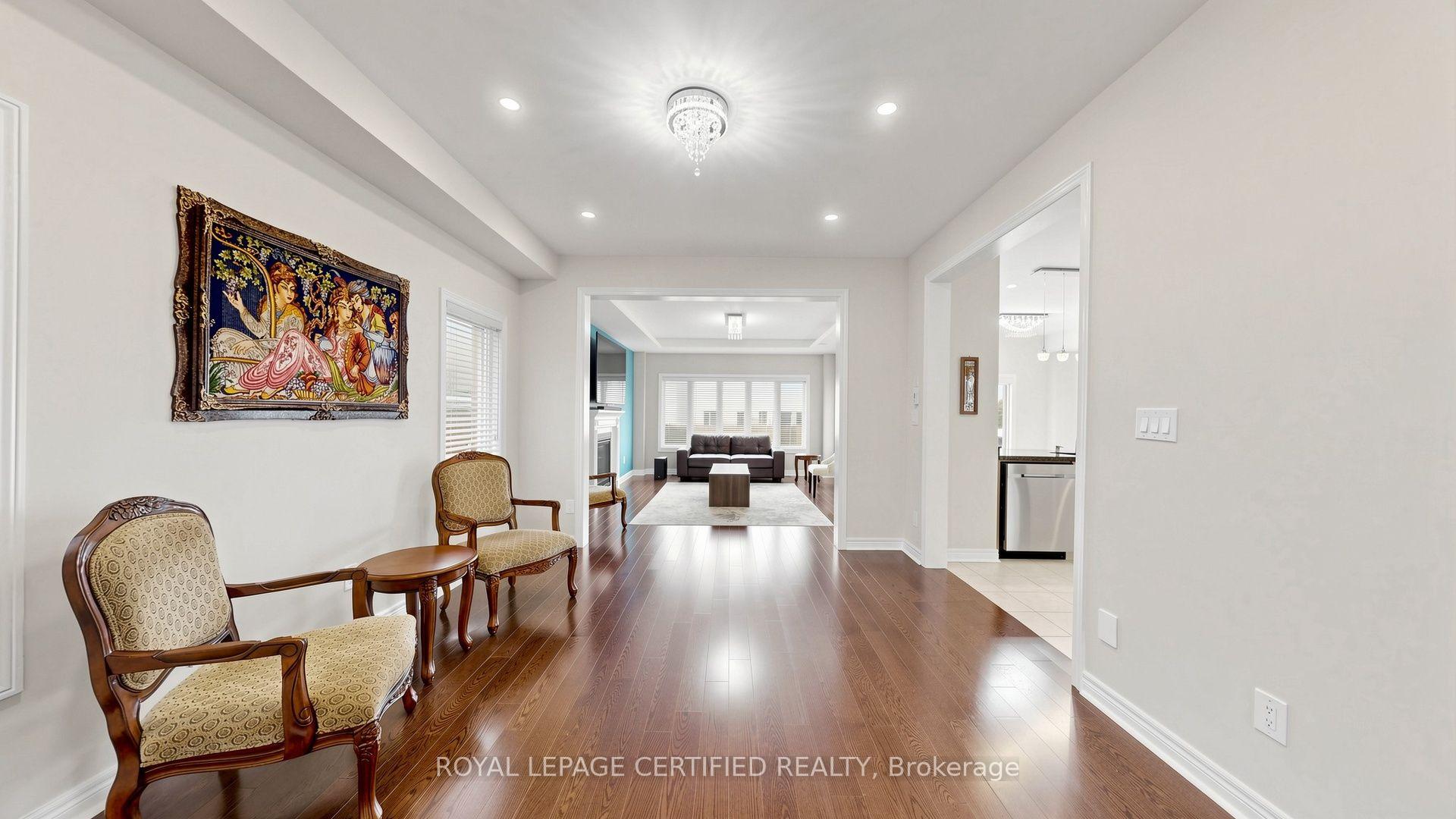 Photo 9 of 153 Romanelli Crescent, Bradford West Gwillimbury, Bradford — HOMEH