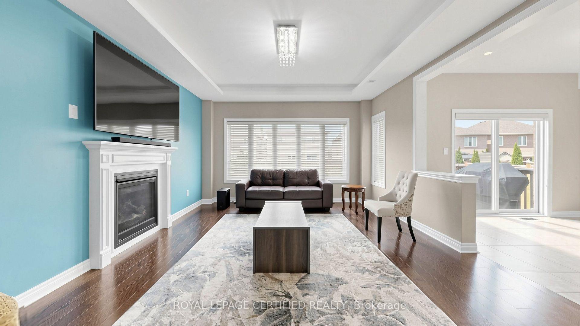 Photo 10 of 153 Romanelli Crescent, Bradford West Gwillimbury, Bradford — HOMEH