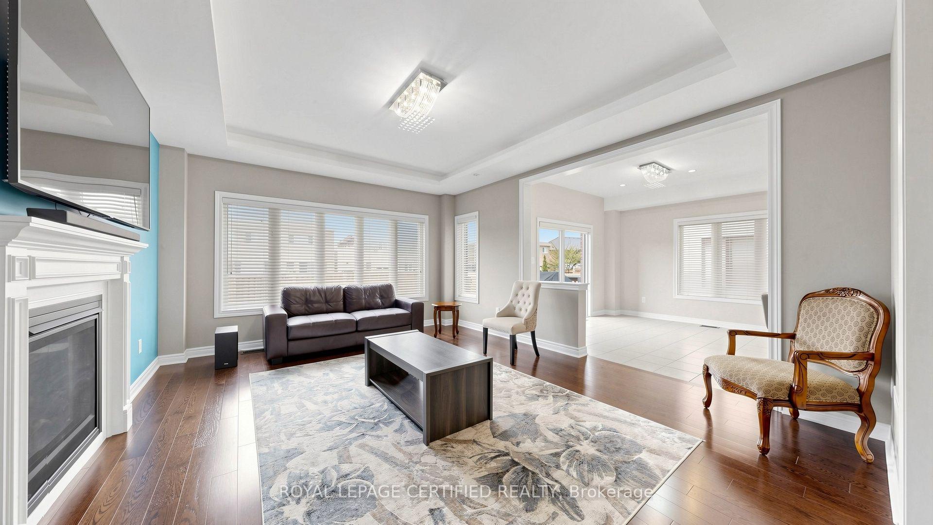 Photo 11 of 153 Romanelli Crescent, Bradford West Gwillimbury, Bradford — HOMEH