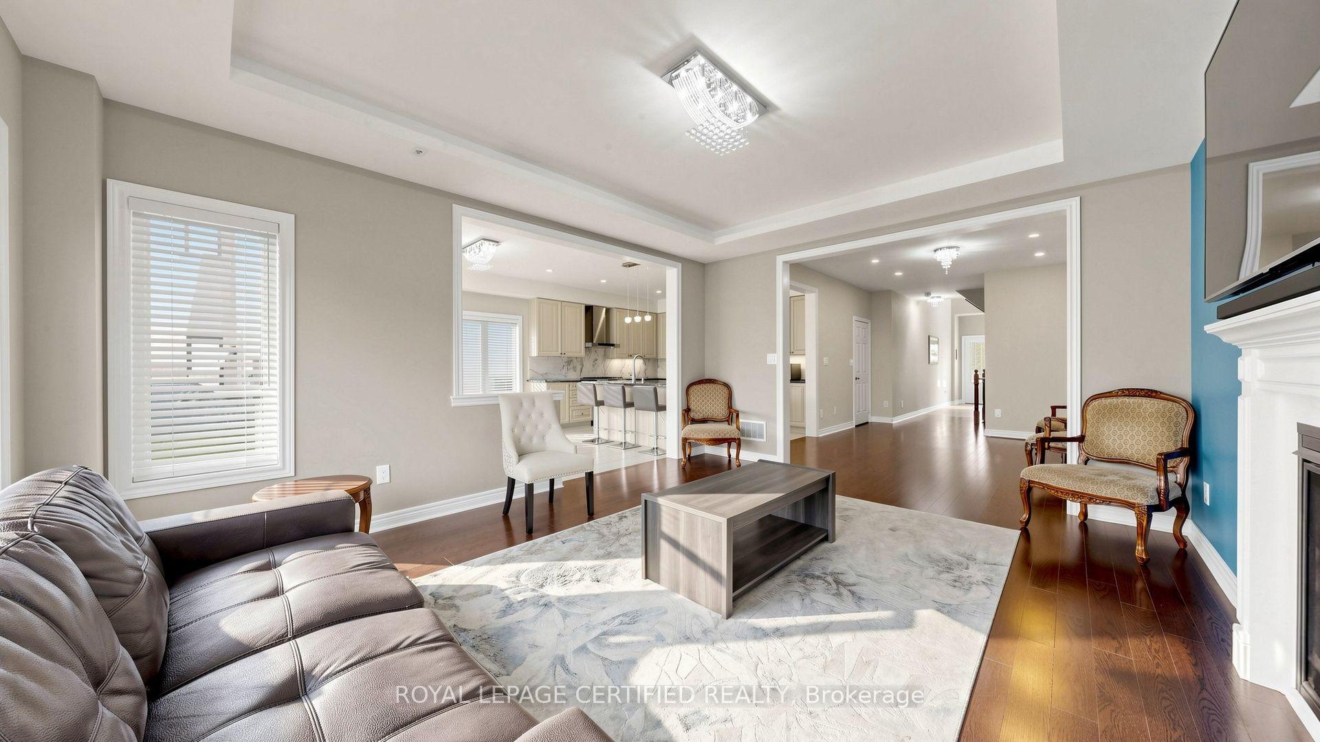 Photo 13 of 153 Romanelli Crescent, Bradford West Gwillimbury, Bradford — HOMEH