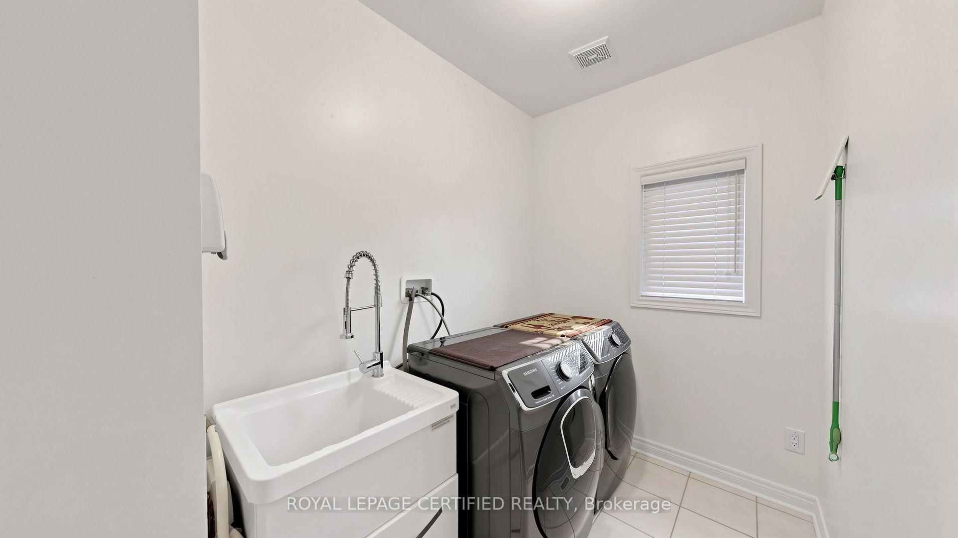 Photo 45 of 153 Romanelli Crescent, Bradford West Gwillimbury, Bradford — HOMEH