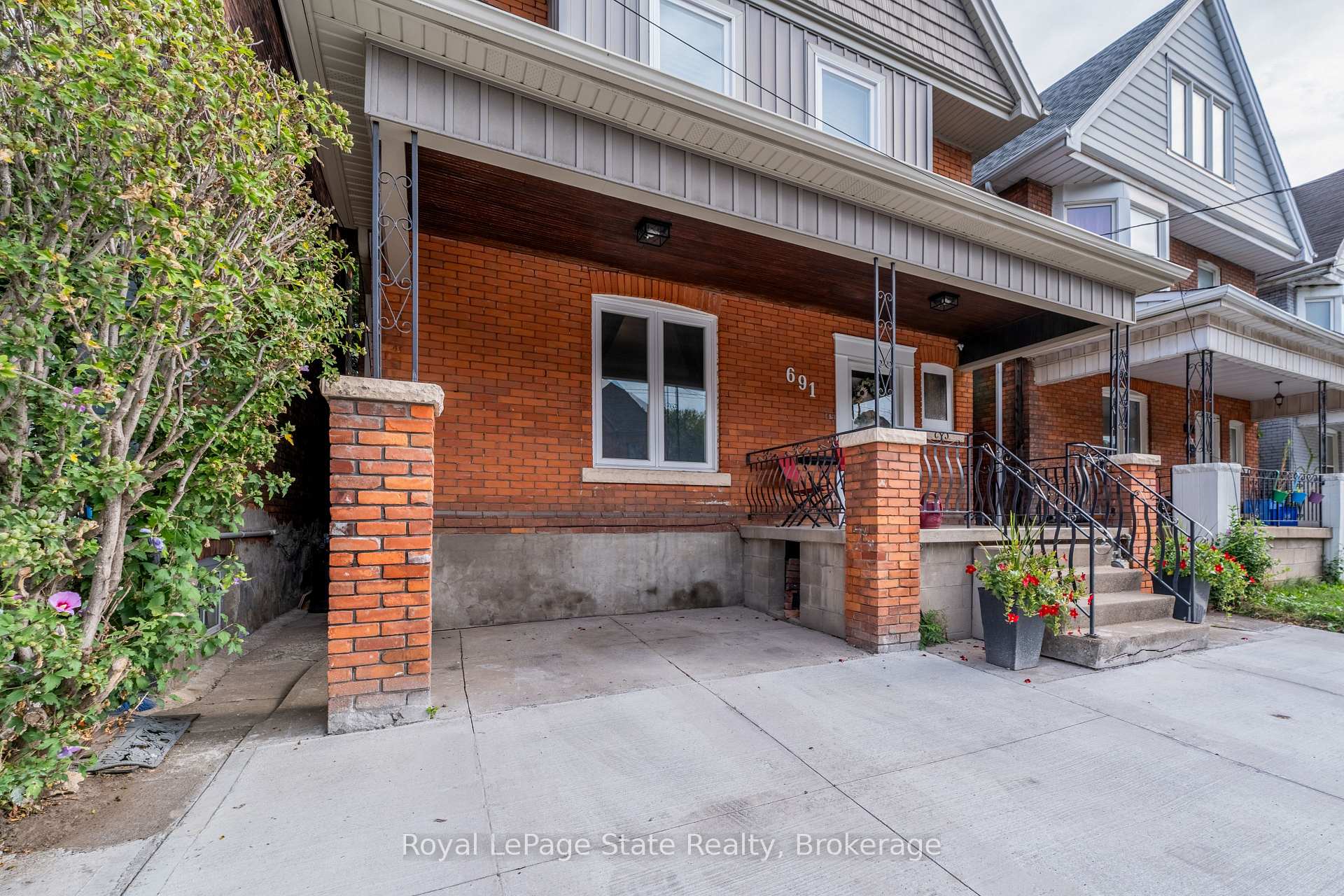 Photo 3 of 691 Wilson Street, Hamilton, Gibson — HOMEH