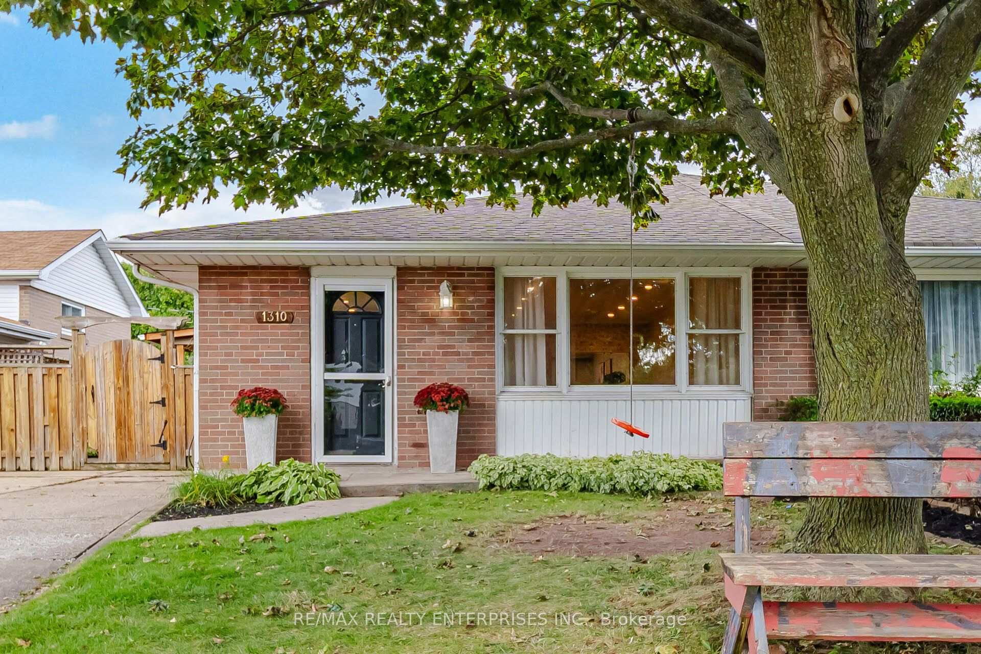 Photo 1 of 1310 Redbank Crescent, Oakville, College Park — HOMEH