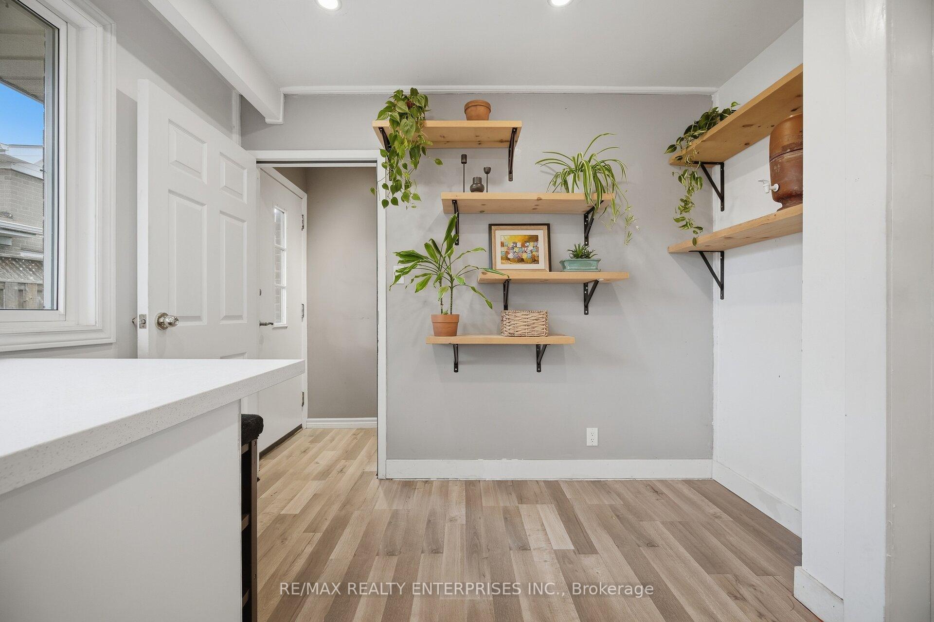 Photo 3 of 1310 Redbank Crescent, Oakville, College Park — HOMEH