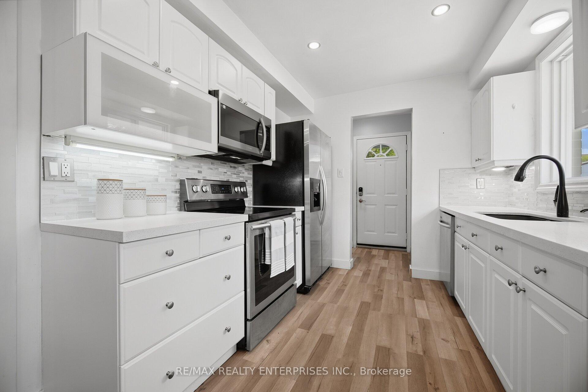 Photo 5 of 1310 Redbank Crescent, Oakville, College Park — HOMEH