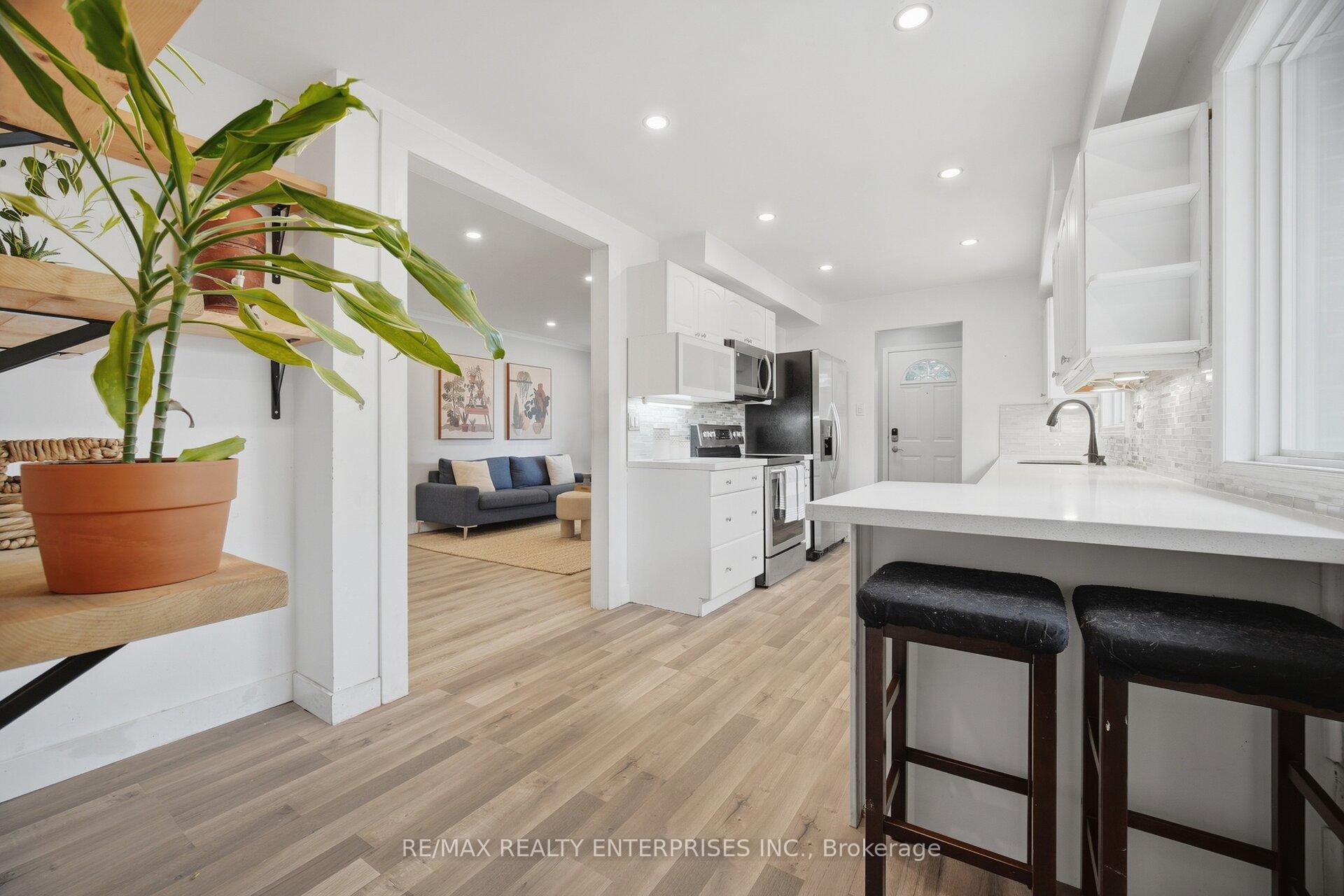 Photo 6 of 1310 Redbank Crescent, Oakville, College Park — HOMEH