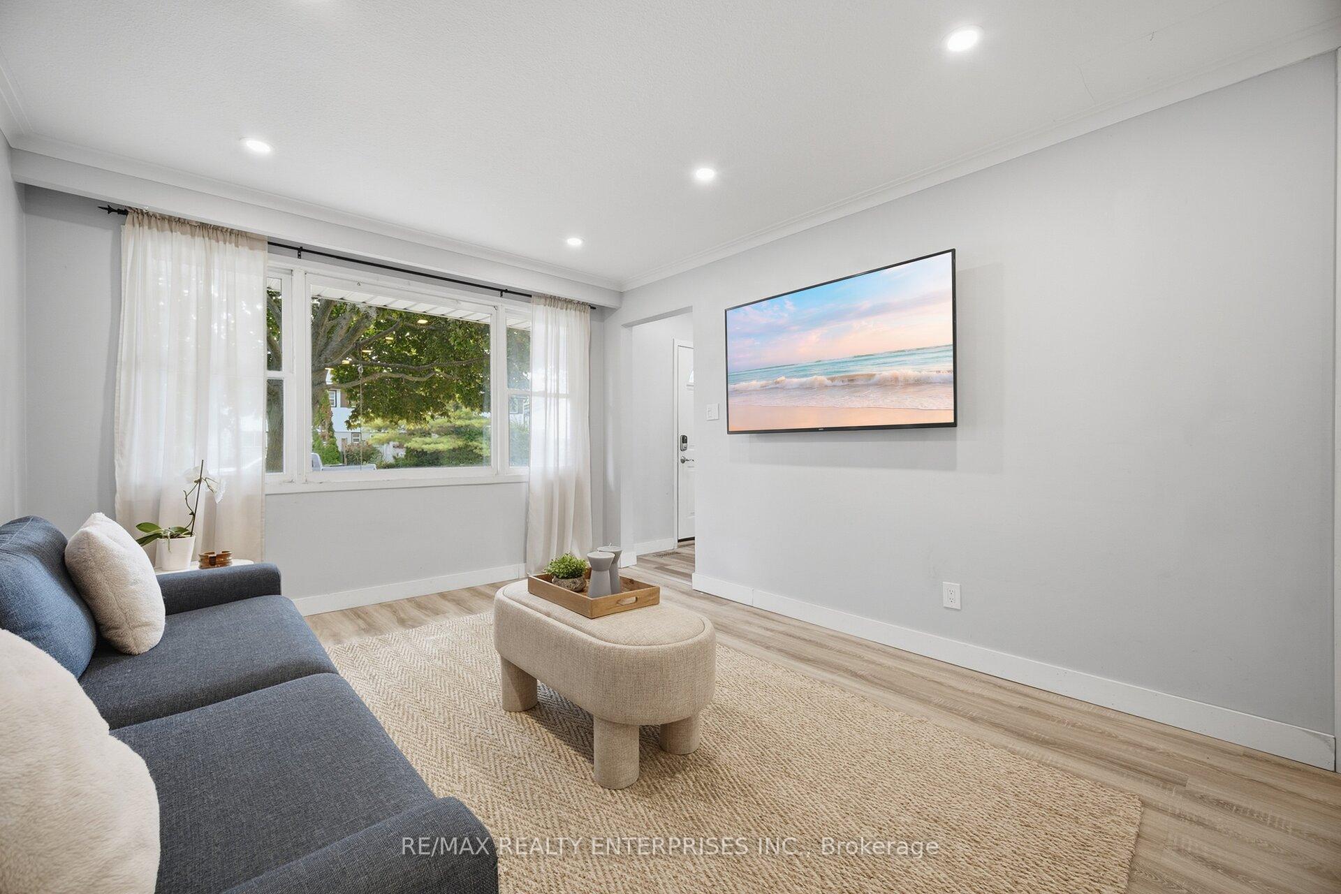 Photo 8 of 1310 Redbank Crescent, Oakville, College Park — HOMEH