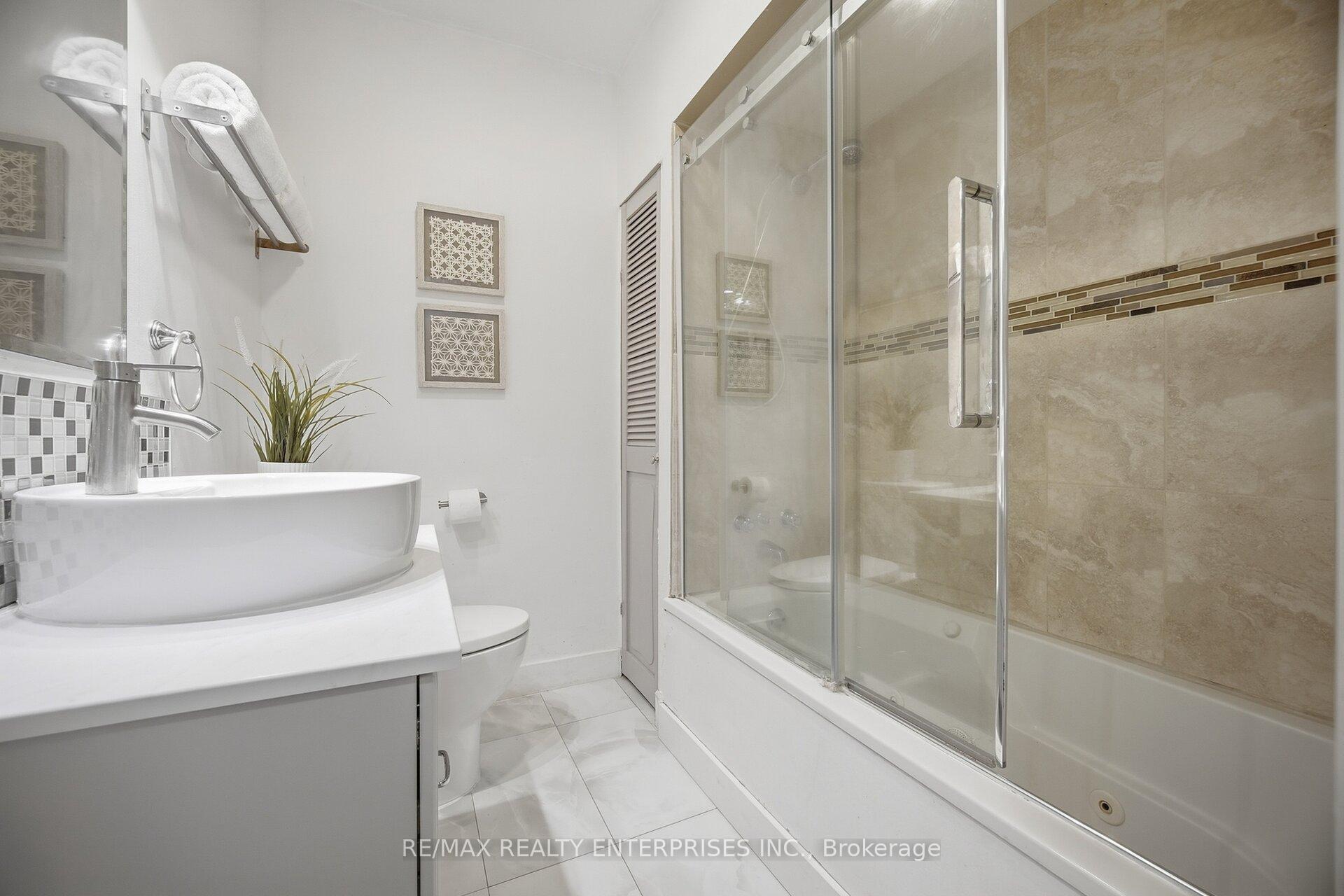 Photo 13 of 1310 Redbank Crescent, Oakville, College Park — HOMEH