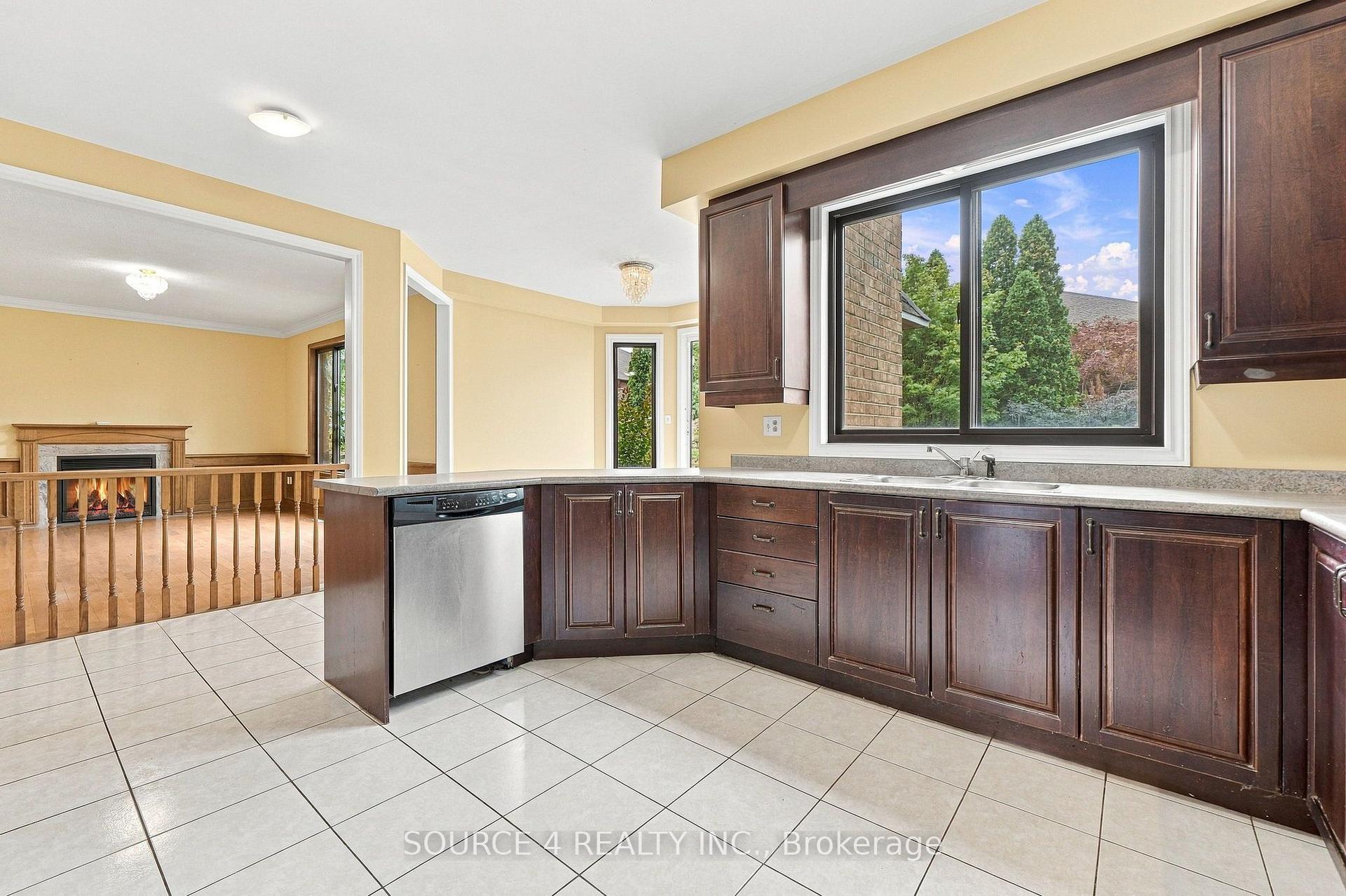 Photo 12 of 1805 Glenvista Drive, Oakville, Wedgewood Creek — HOMEH