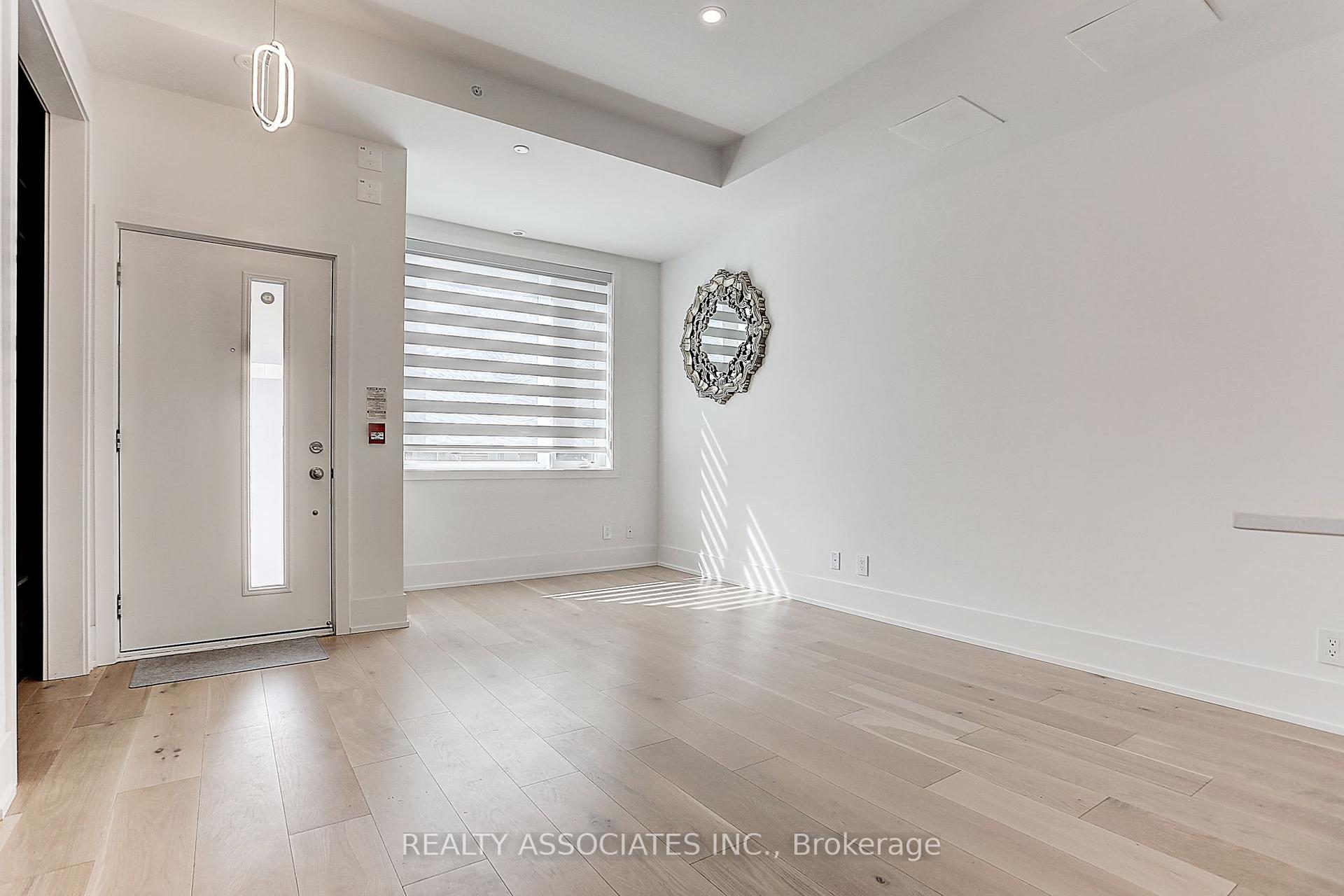 Photo 4 of Unit TH3, 270 Davenport Road, Toronto, The Annex — HOMEH