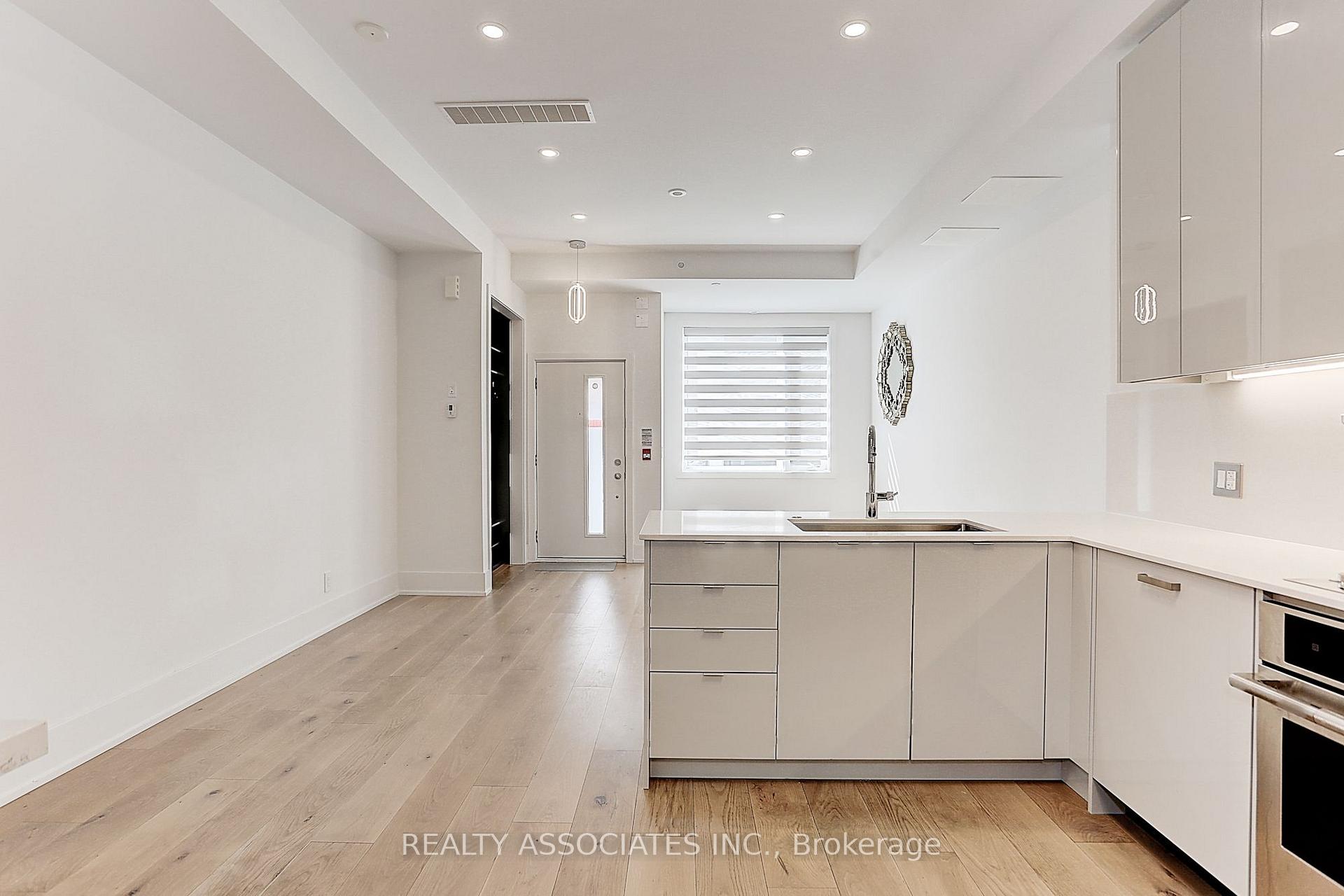 Photo 16 of Unit TH3, 270 Davenport Road, Toronto, The Annex — HOMEH