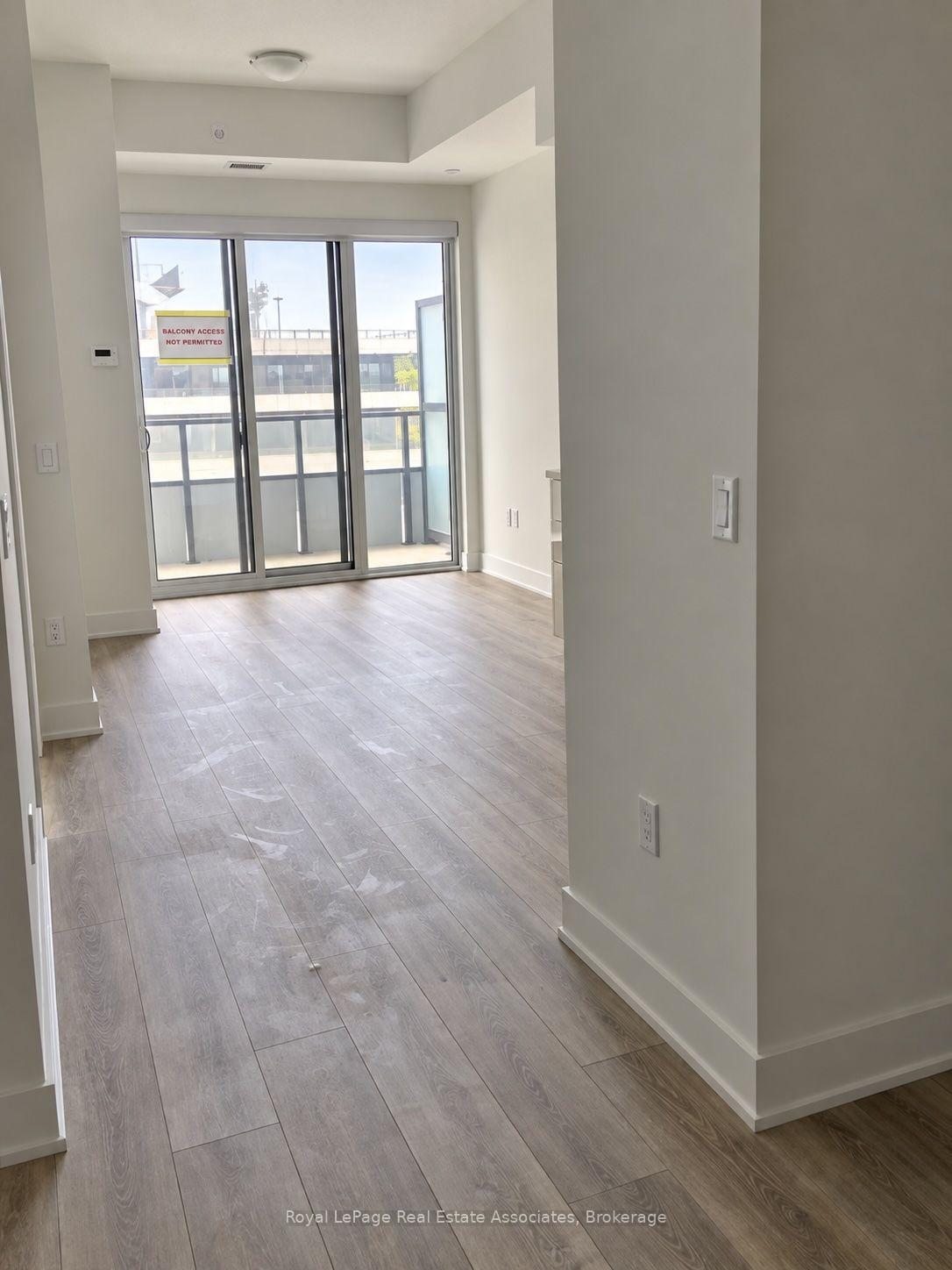 Photo 3 of Unit 403, 20 Shore Breeze Drive, Etobicoke, Mimico — HOMEH