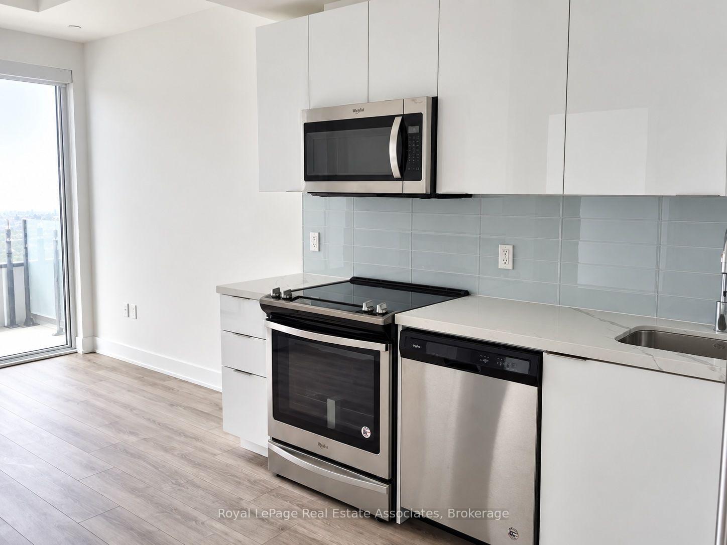 Photo 4 of Unit 403, 20 Shore Breeze Drive, Etobicoke, Mimico — HOMEH